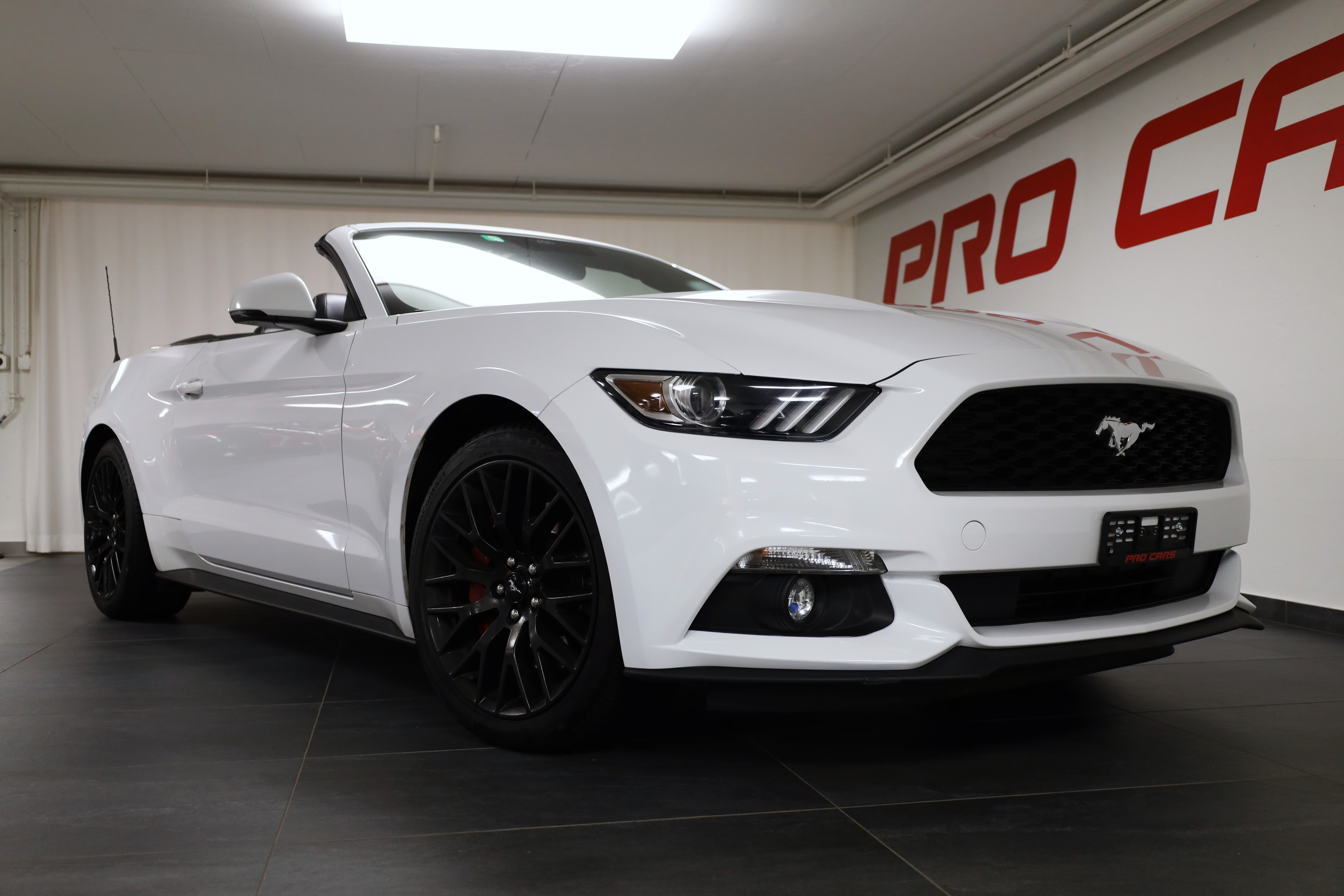 FORD Mustang Convertible 2.3 Automat