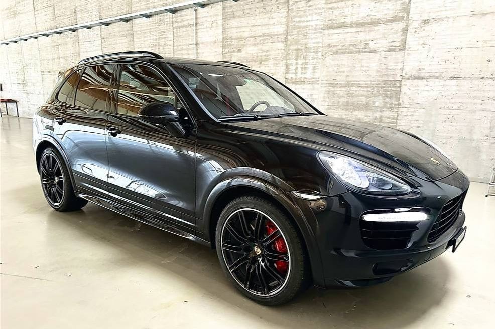 PORSCHE Cayenne Turbo S