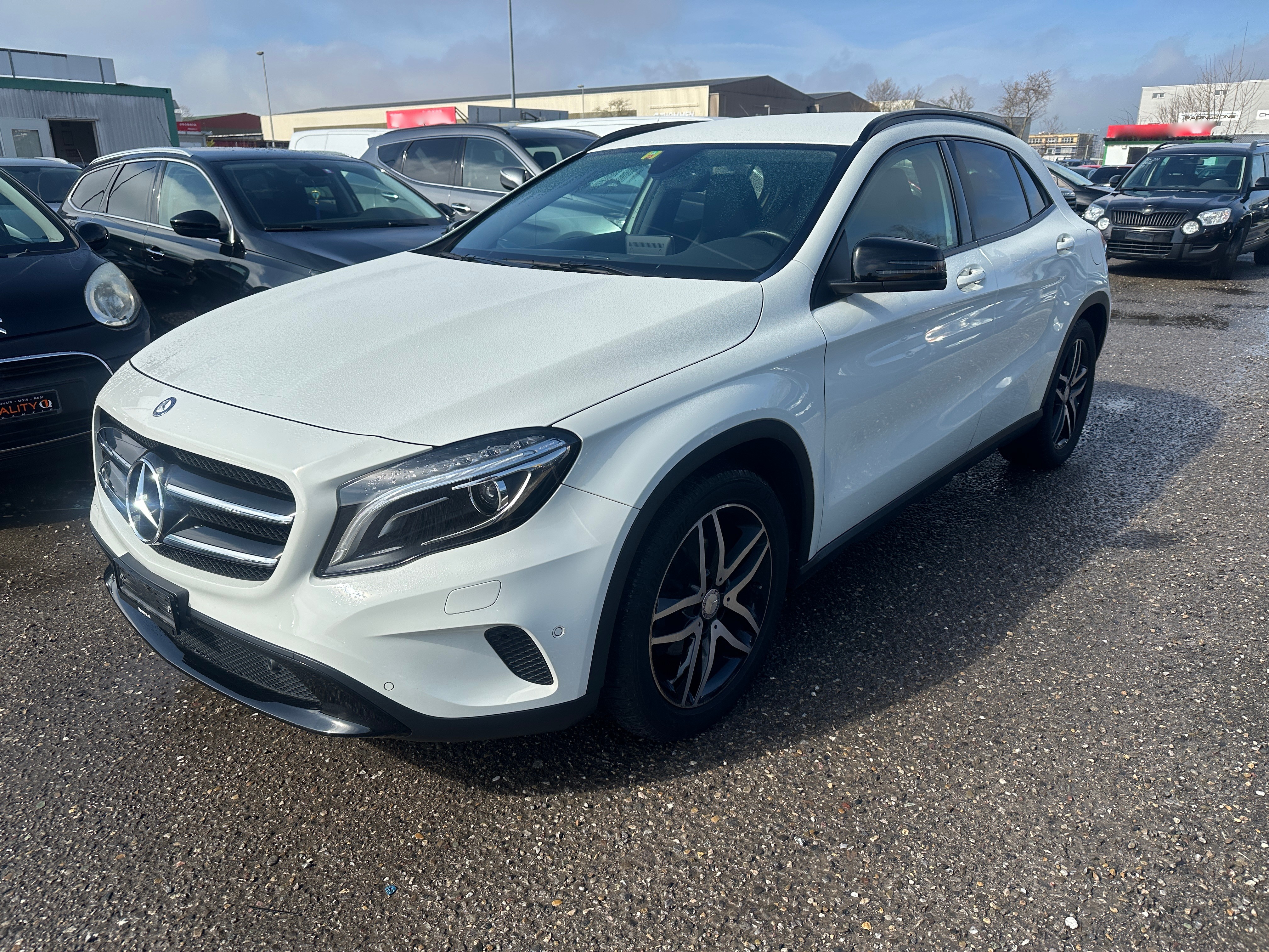 MERCEDES-BENZ GLA 200 Urban 7G-DCT