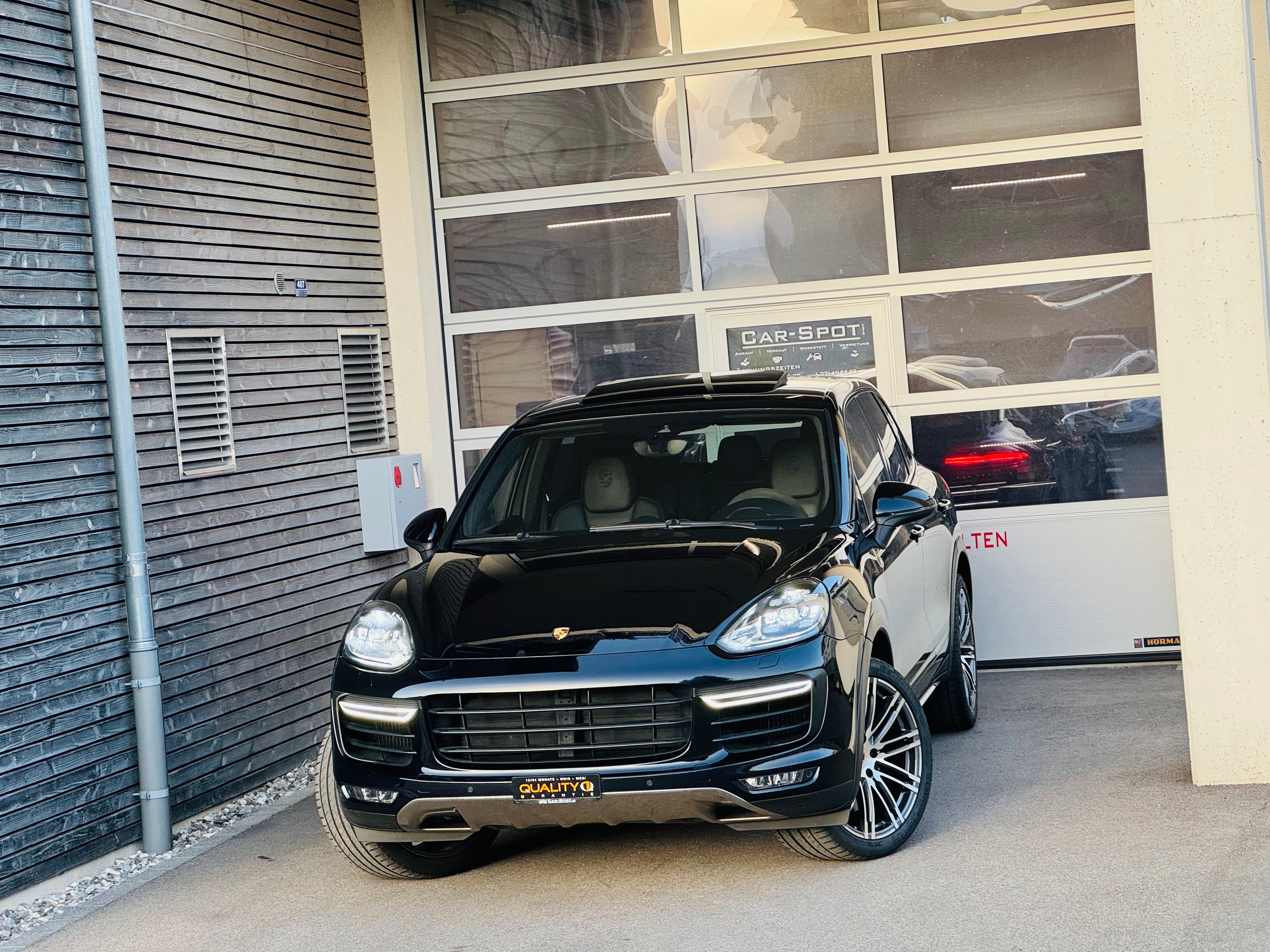 PORSCHE Cayenne Turbo