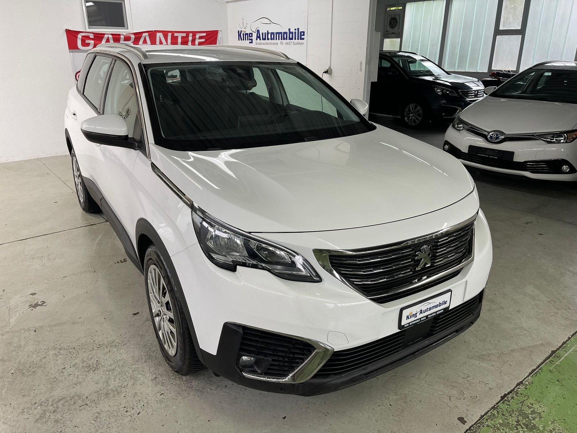 PEUGEOT 5008 1.5 BlueHDi Business Line EAT