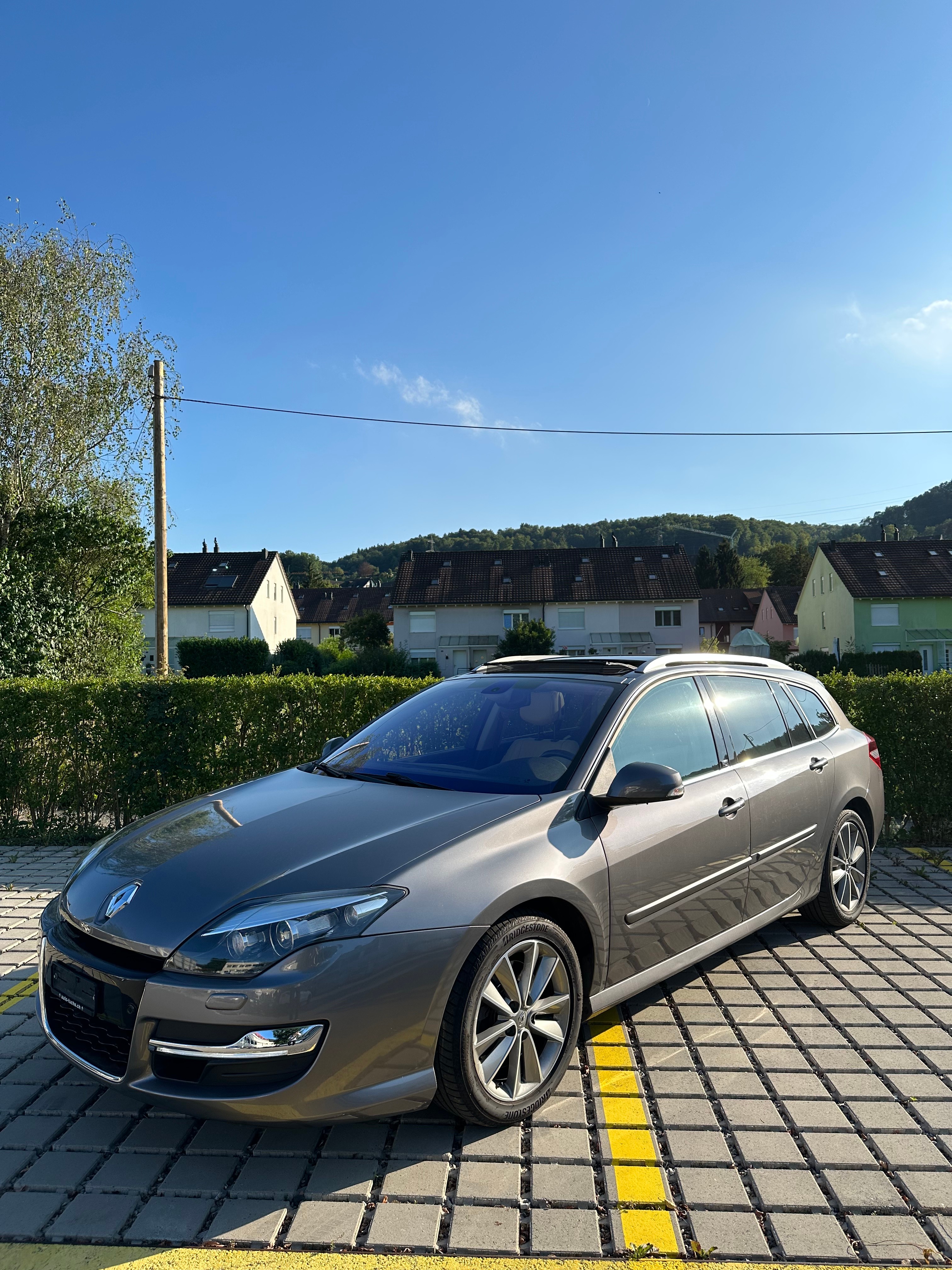 RENAULT Laguna Grandtour 2.0 dCi Initiale Automatic