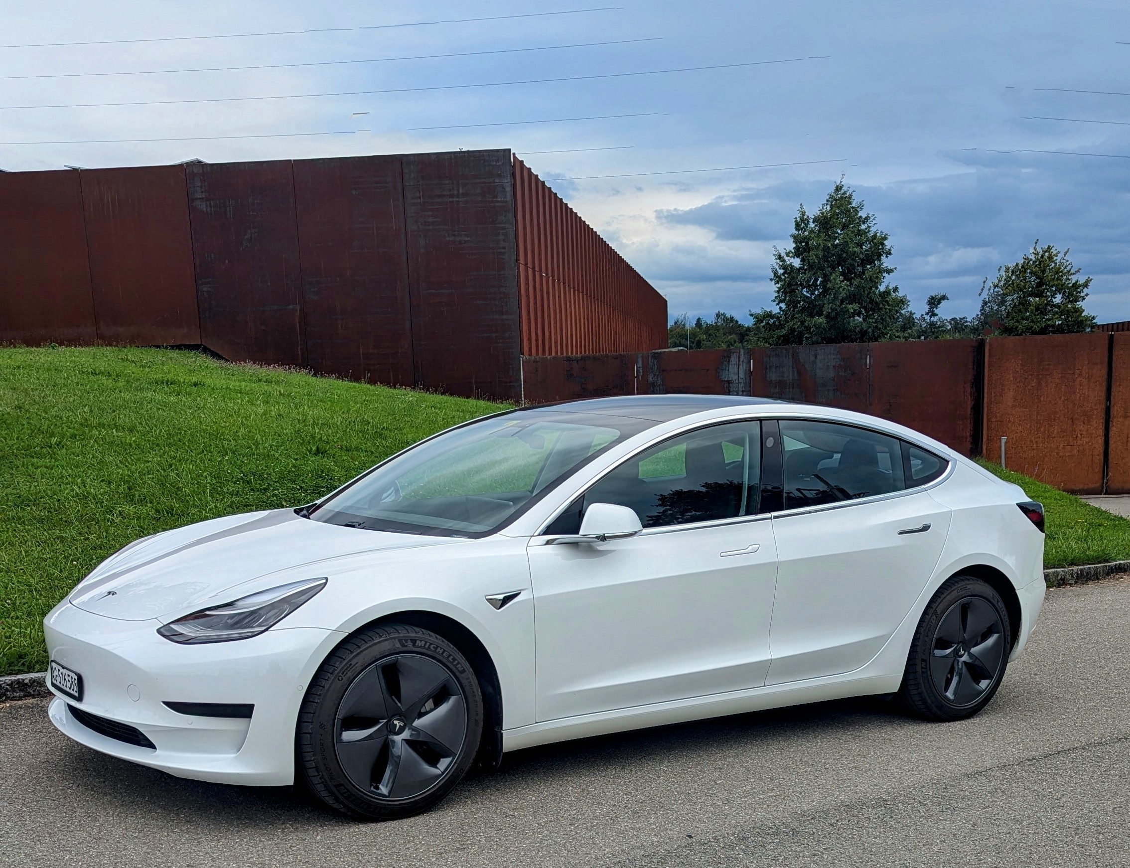 TESLA Model 3