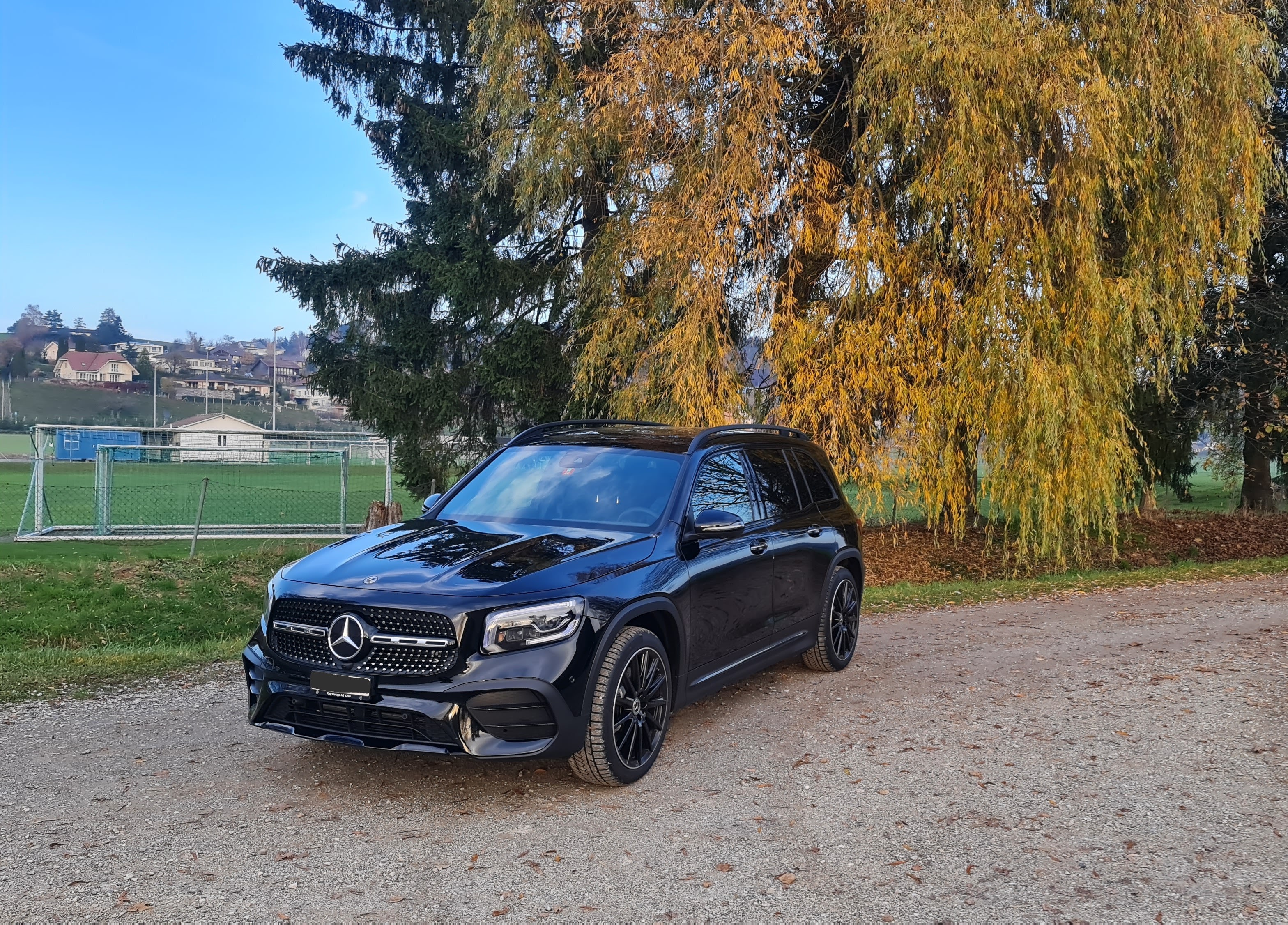 MERCEDES-BENZ GLB 250 | AMG-Line | 4Matic | Standheizung | 20-Zoll Felgen | Panorama | 360° Kamera | Night Paket | Multibeam LED