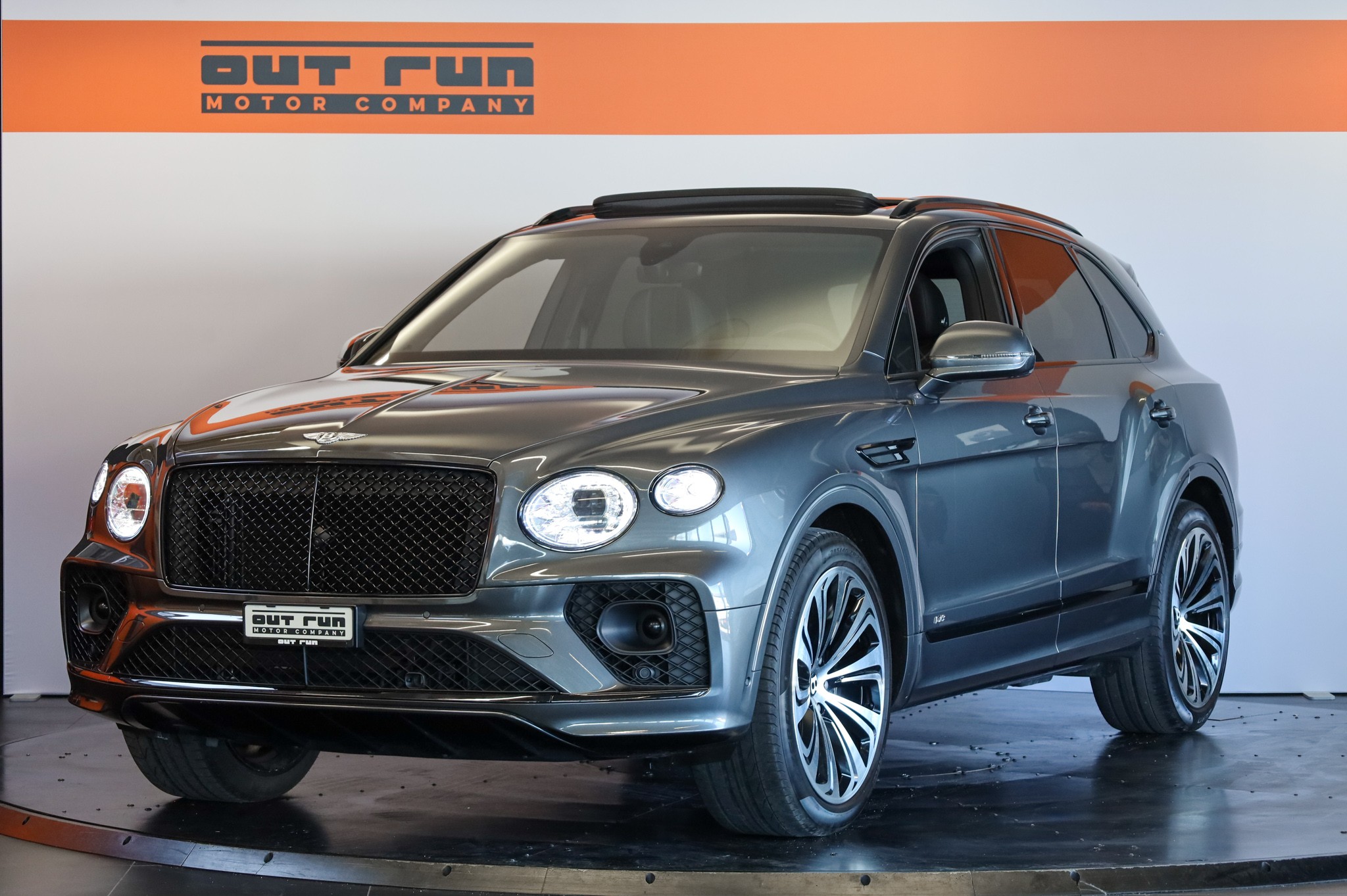 BENTLEY Bentayga V8