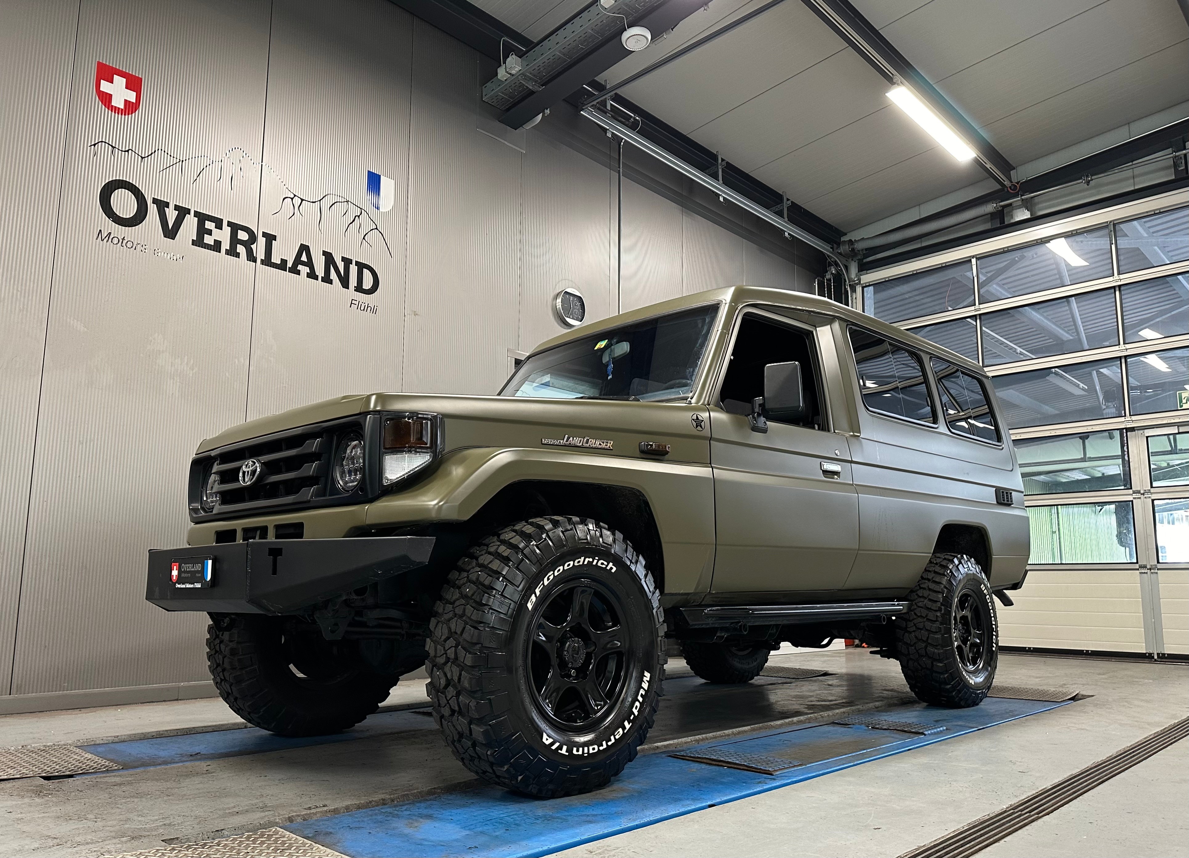 TOYOTA Land Cruiser 400 Hdt Long 4.2D