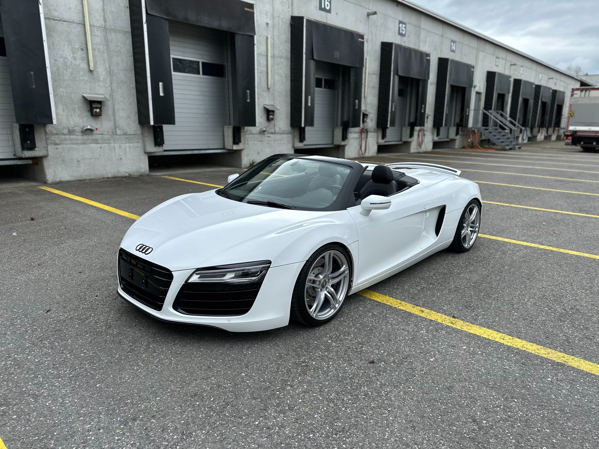 AUDI R8 Spyder 4.2 S-Tronic