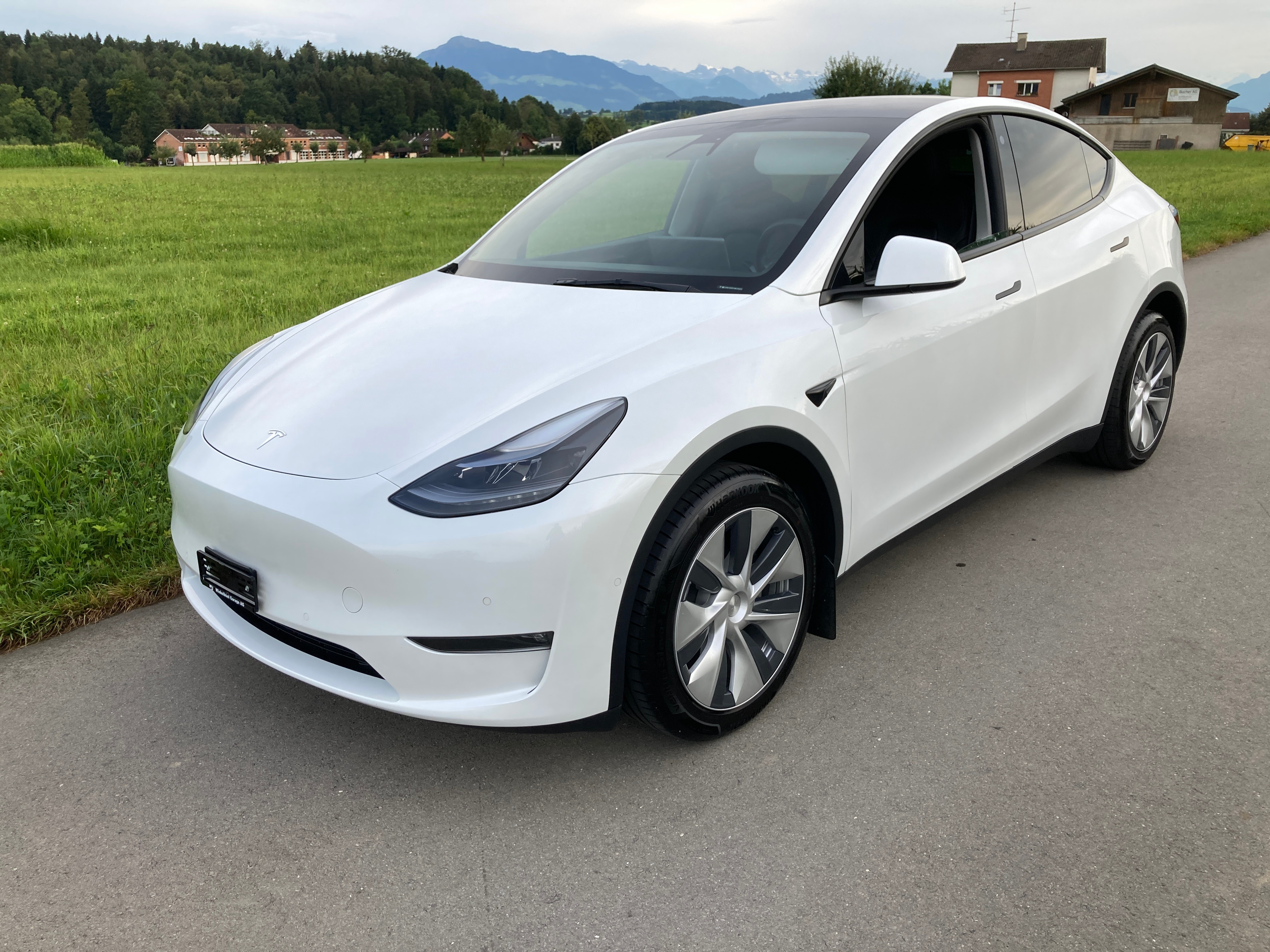 TESLA Model Y Long Range 4x4