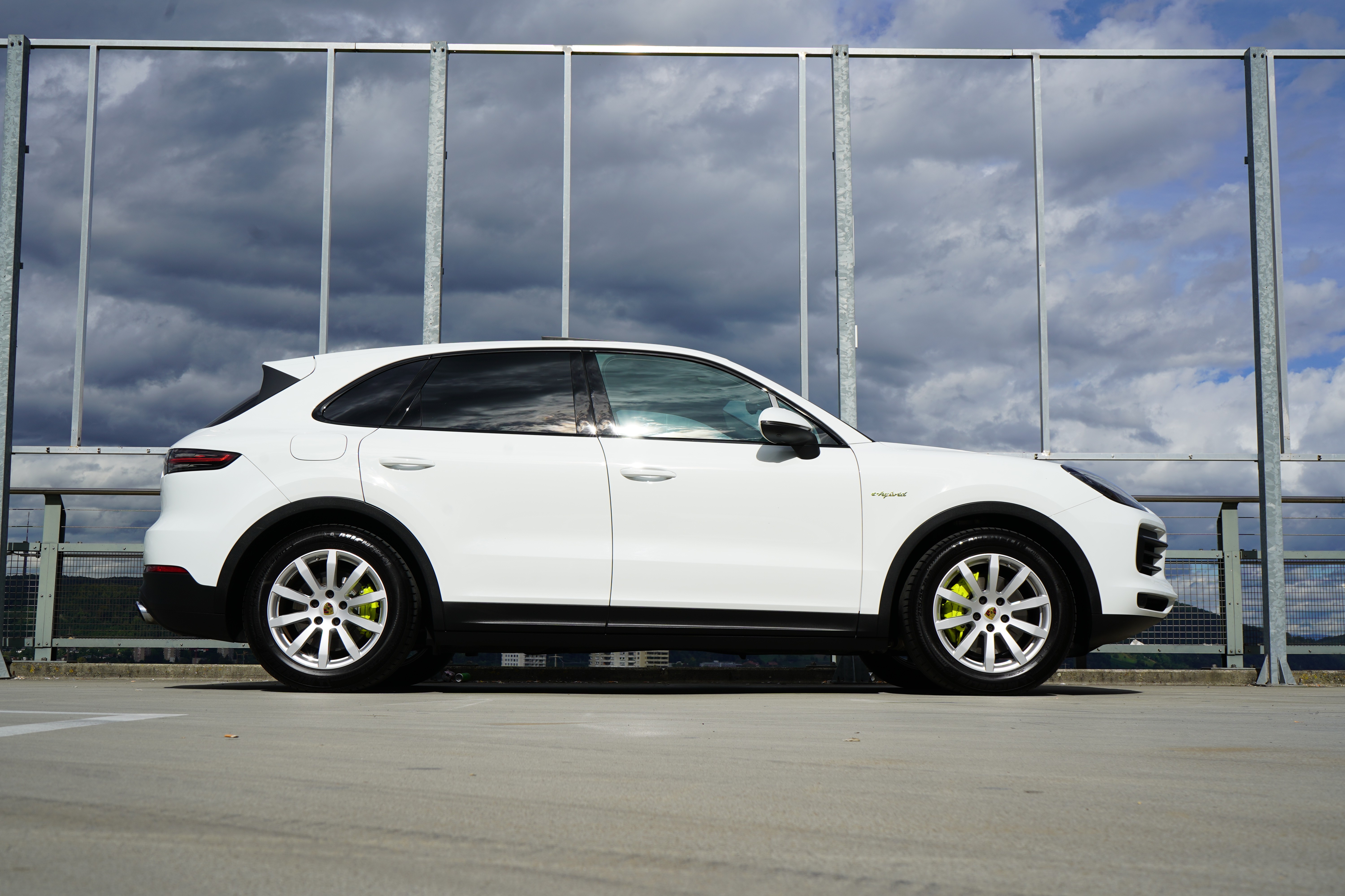 PORSCHE CAYENNE E-HYBRID l 462 PS