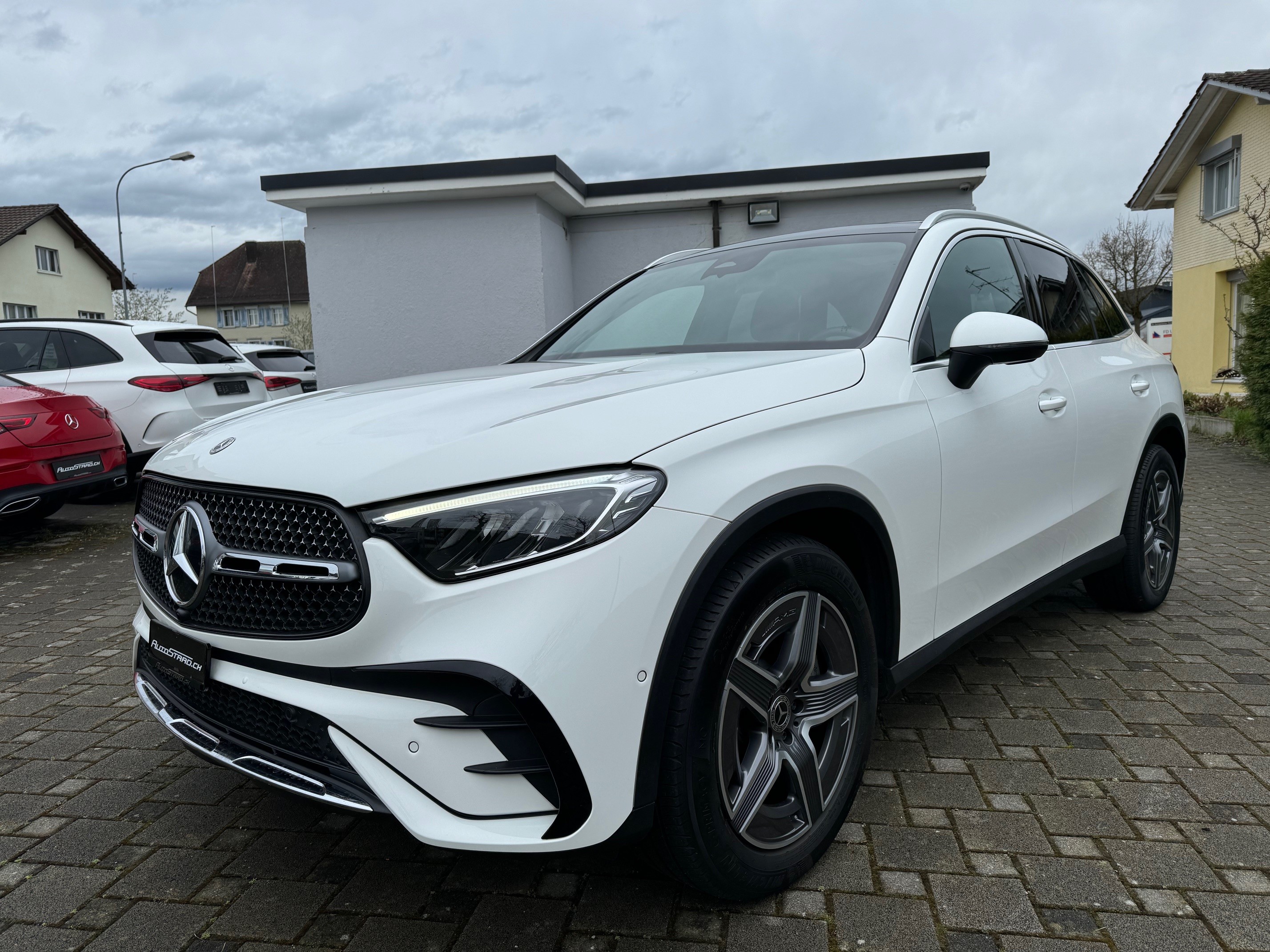 MERCEDES-BENZ GLC 200 AMG Line 4Matic 9G-Tronic