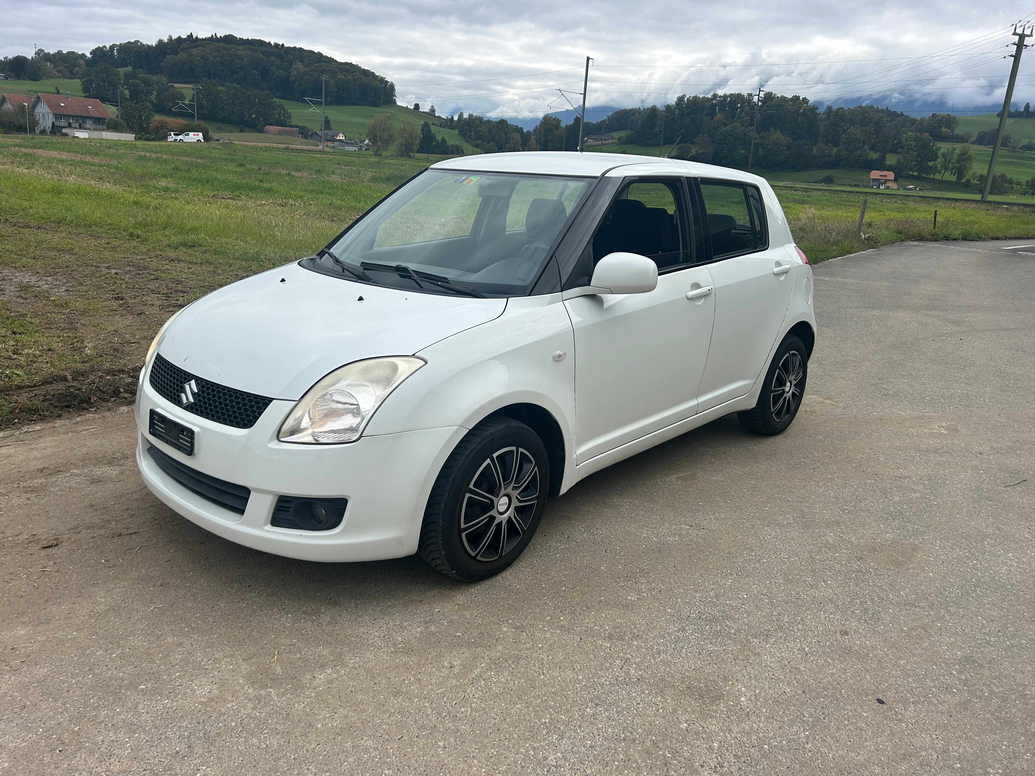 SUZUKI Swift 1.3i 16V GL 4x4