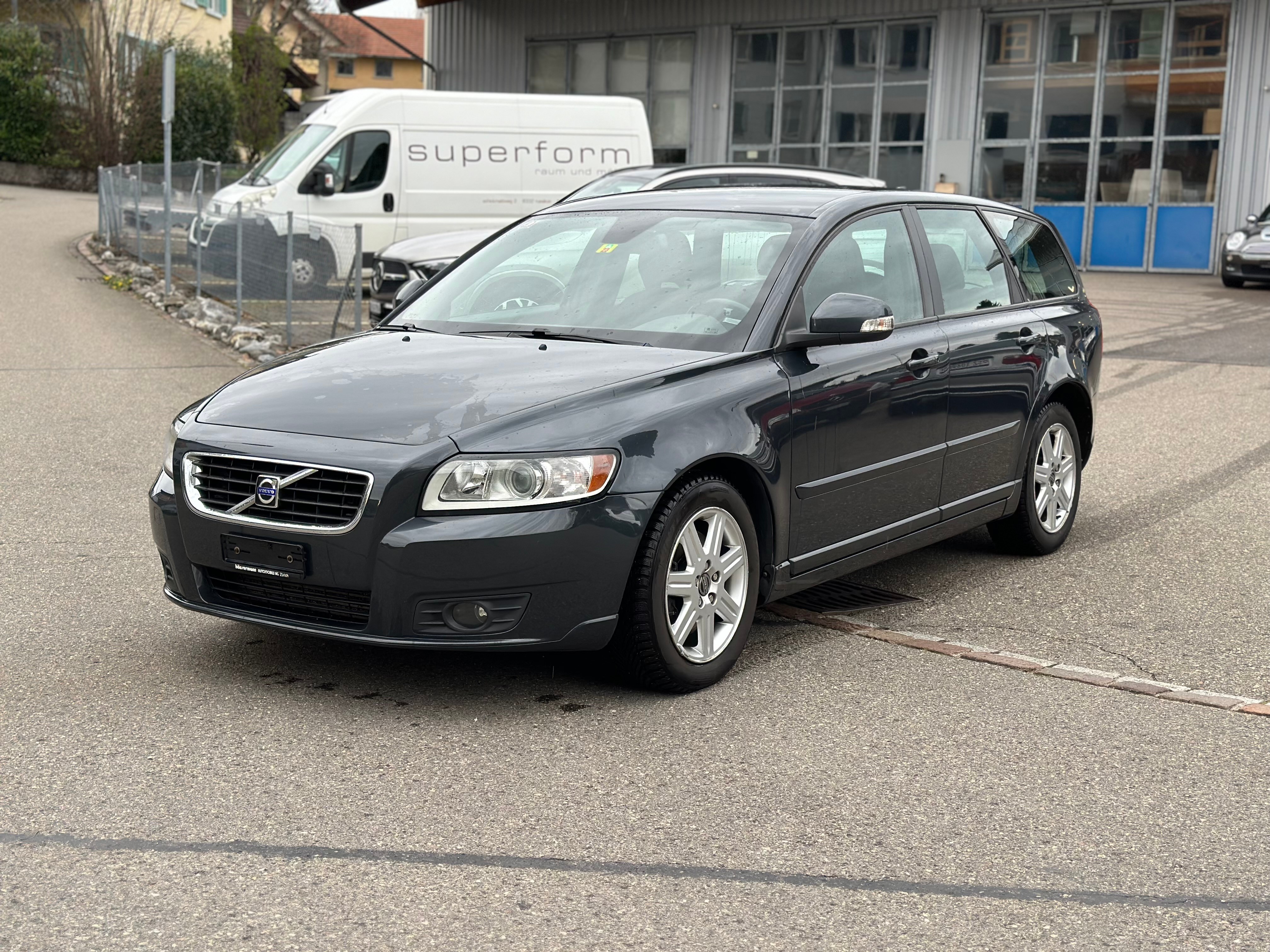 VOLVO V50