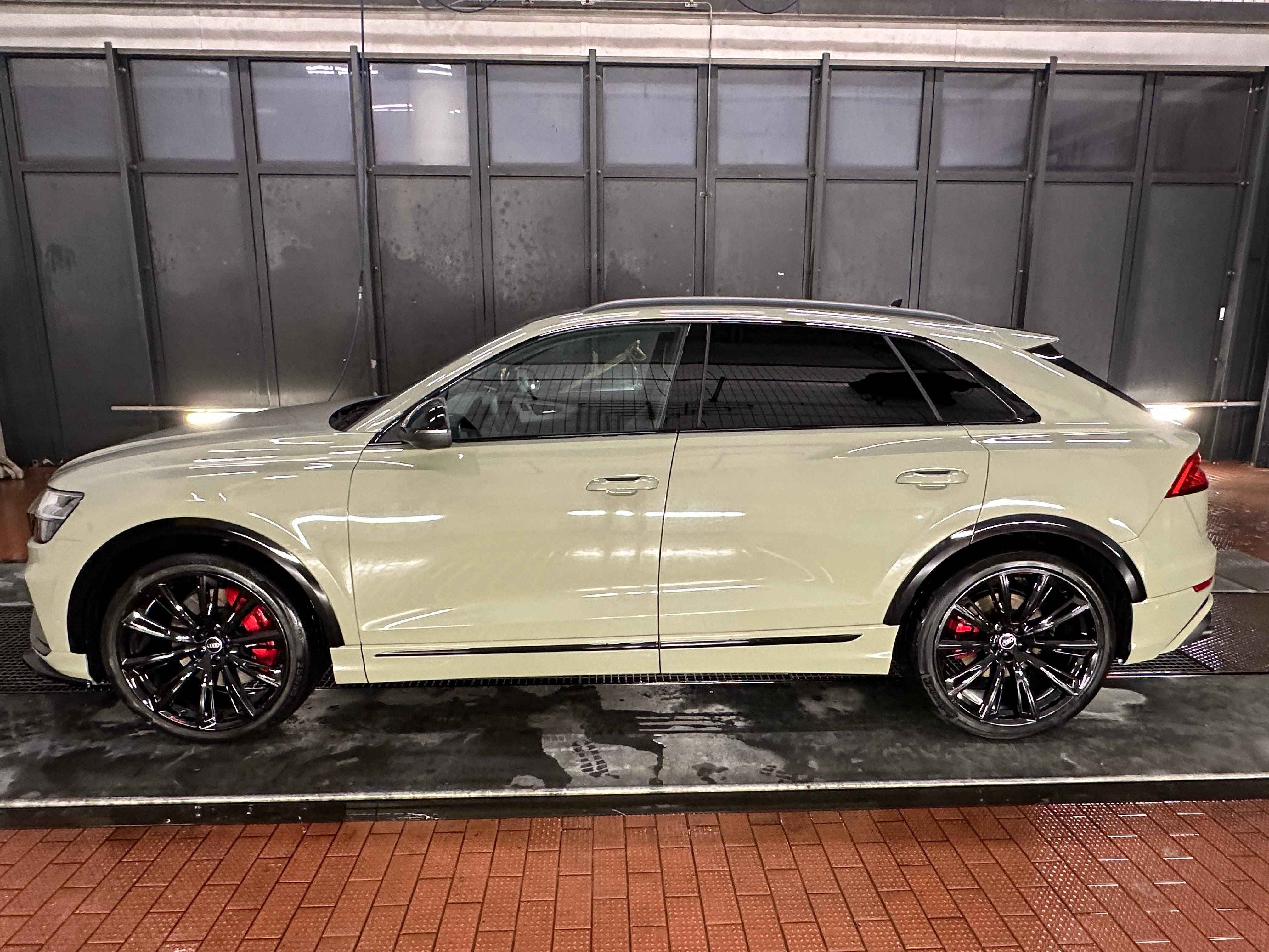 AUDI SQ8 TFSI quattro tiptronic