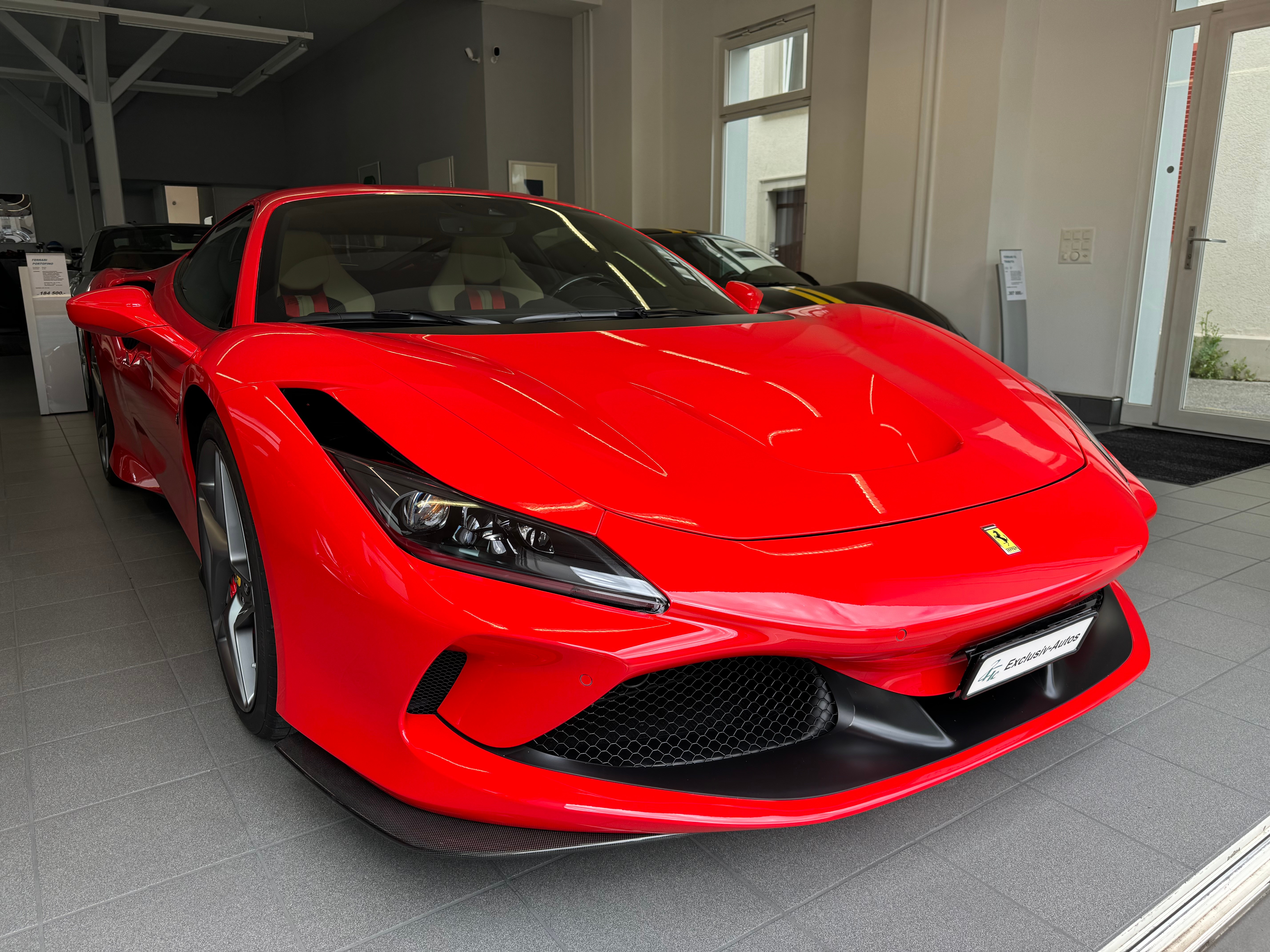 FERRARI F8 Tributo