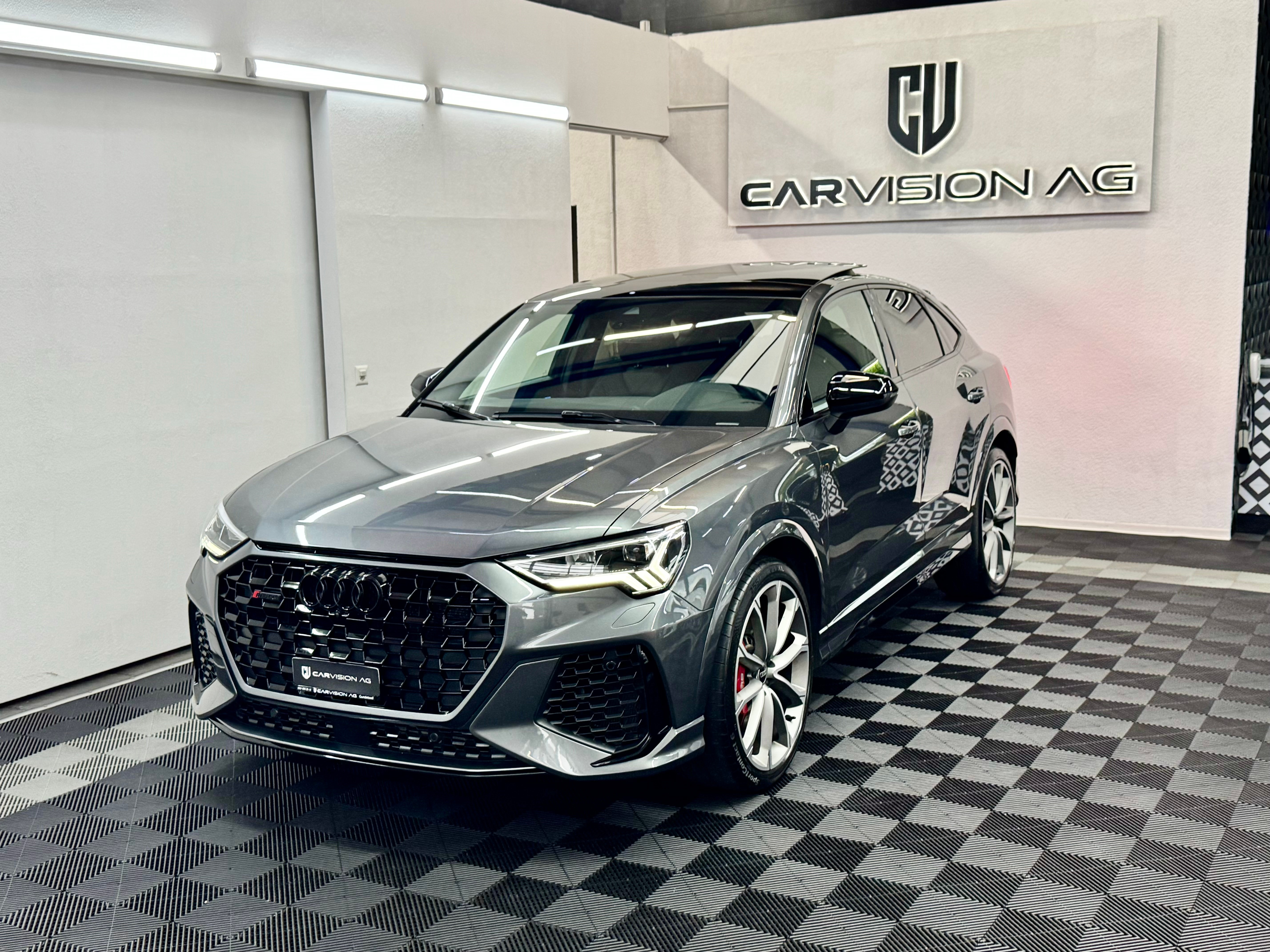 AUDI RS Q3 Sportback quattro S tronic * Anhängerkupplung * Panorama *