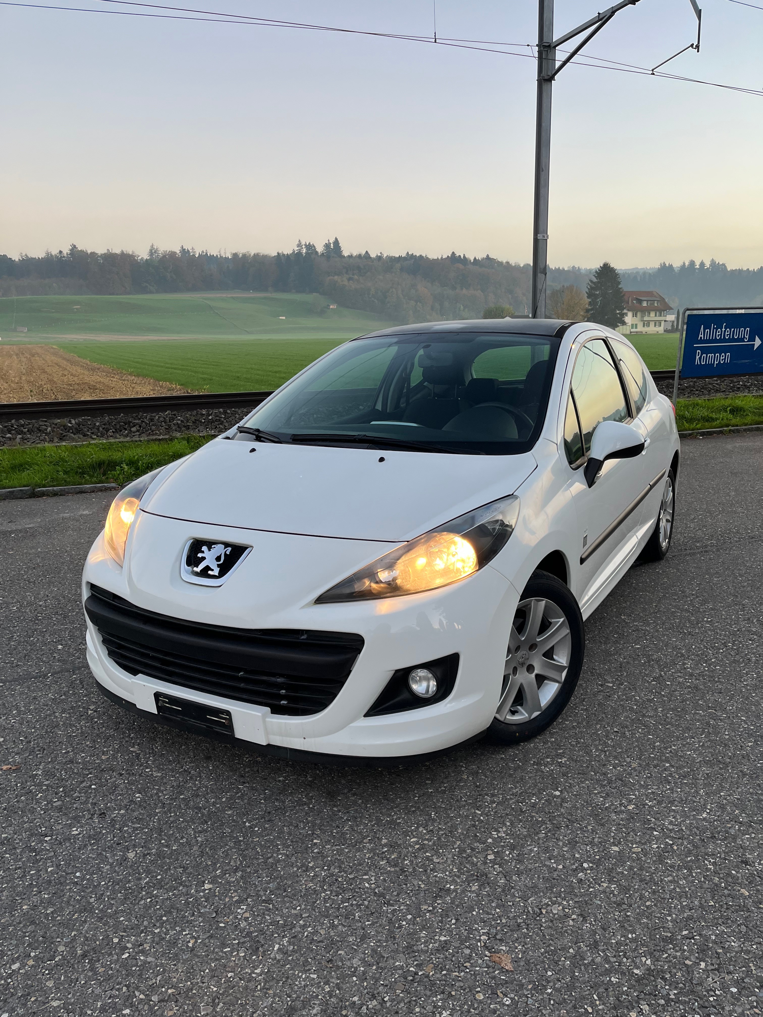 PEUGEOT 207 1.4 Swiss Edition