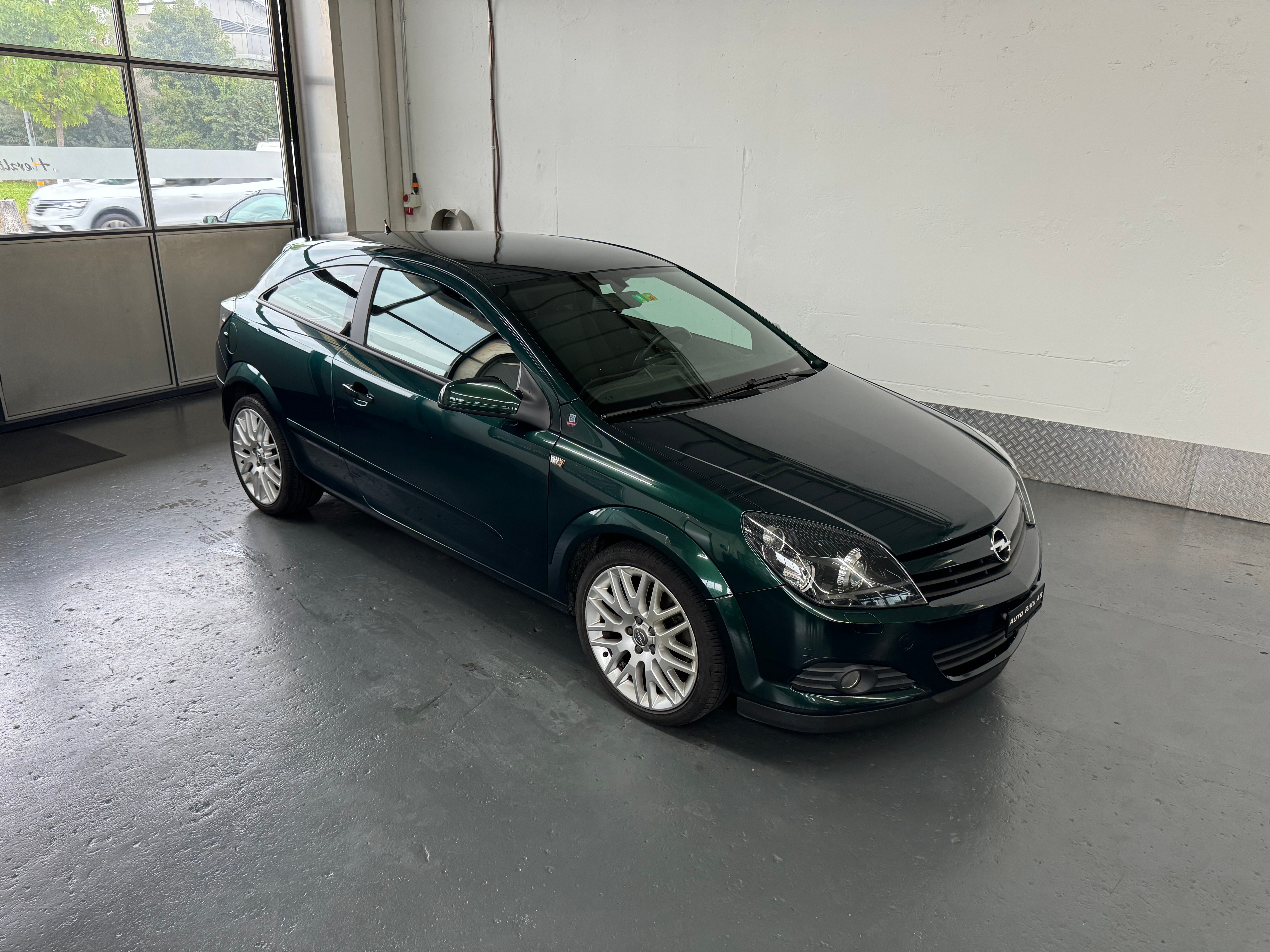 OPEL Astra GTC 2.0i 16V Turbo Sport