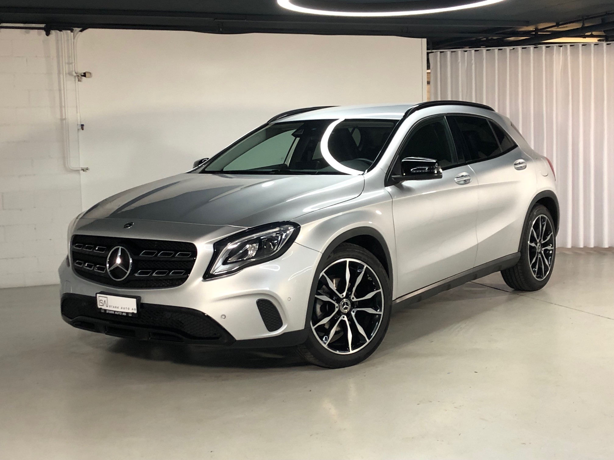 MERCEDES-BENZ GLA 200 Night Star 7G-DCT