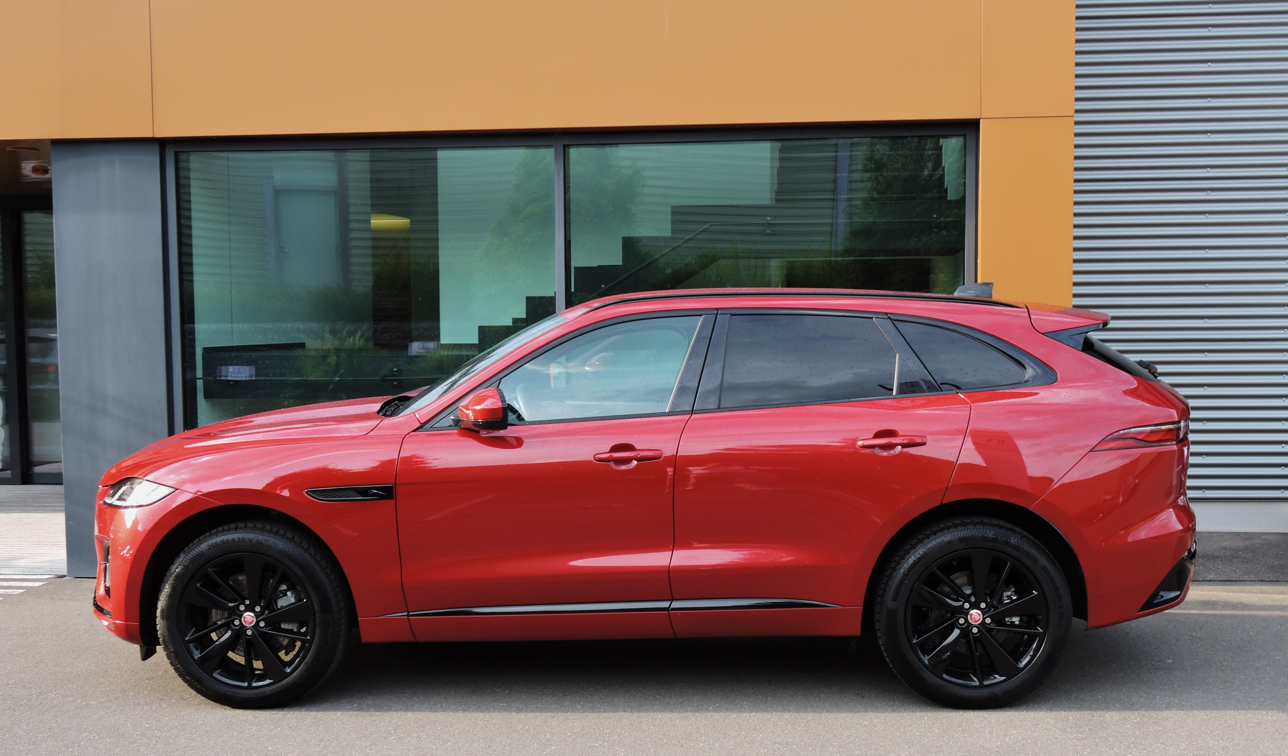 JAGUAR F-Pace 2.0 P250 R-Dyn. SE AWD