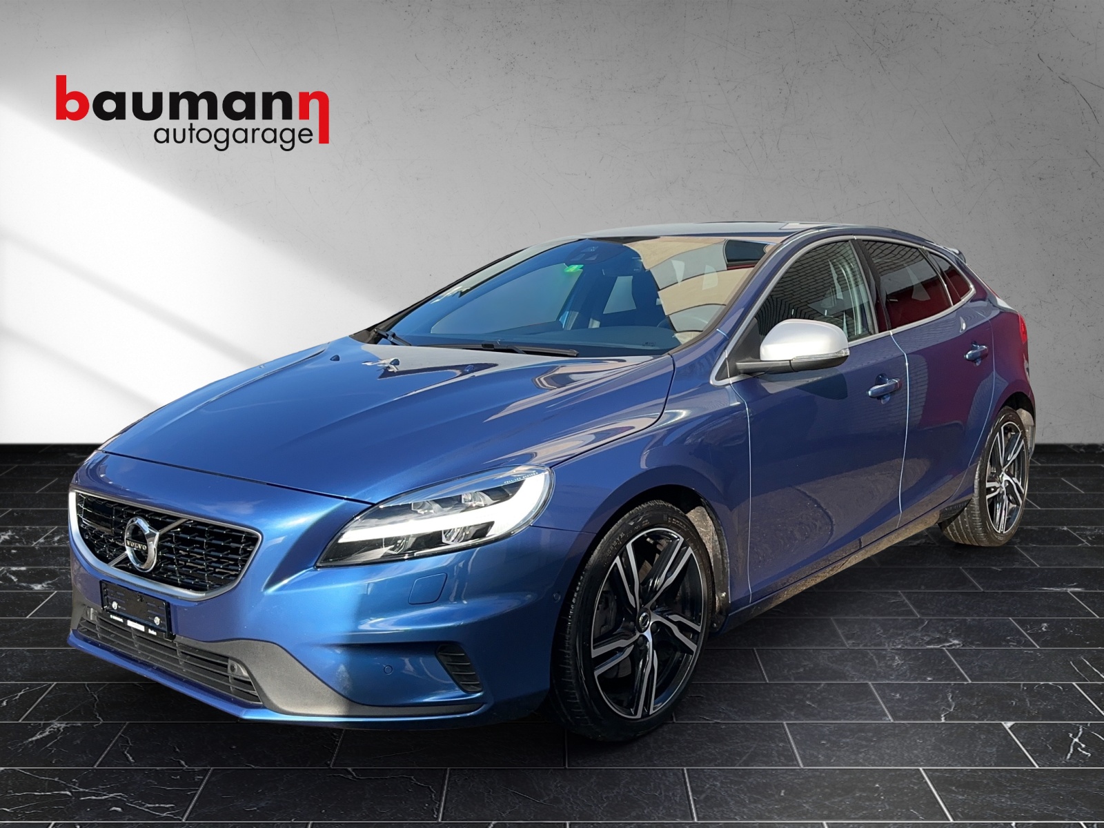 VOLVO V40 T5 Momentum R-Design Geartronic