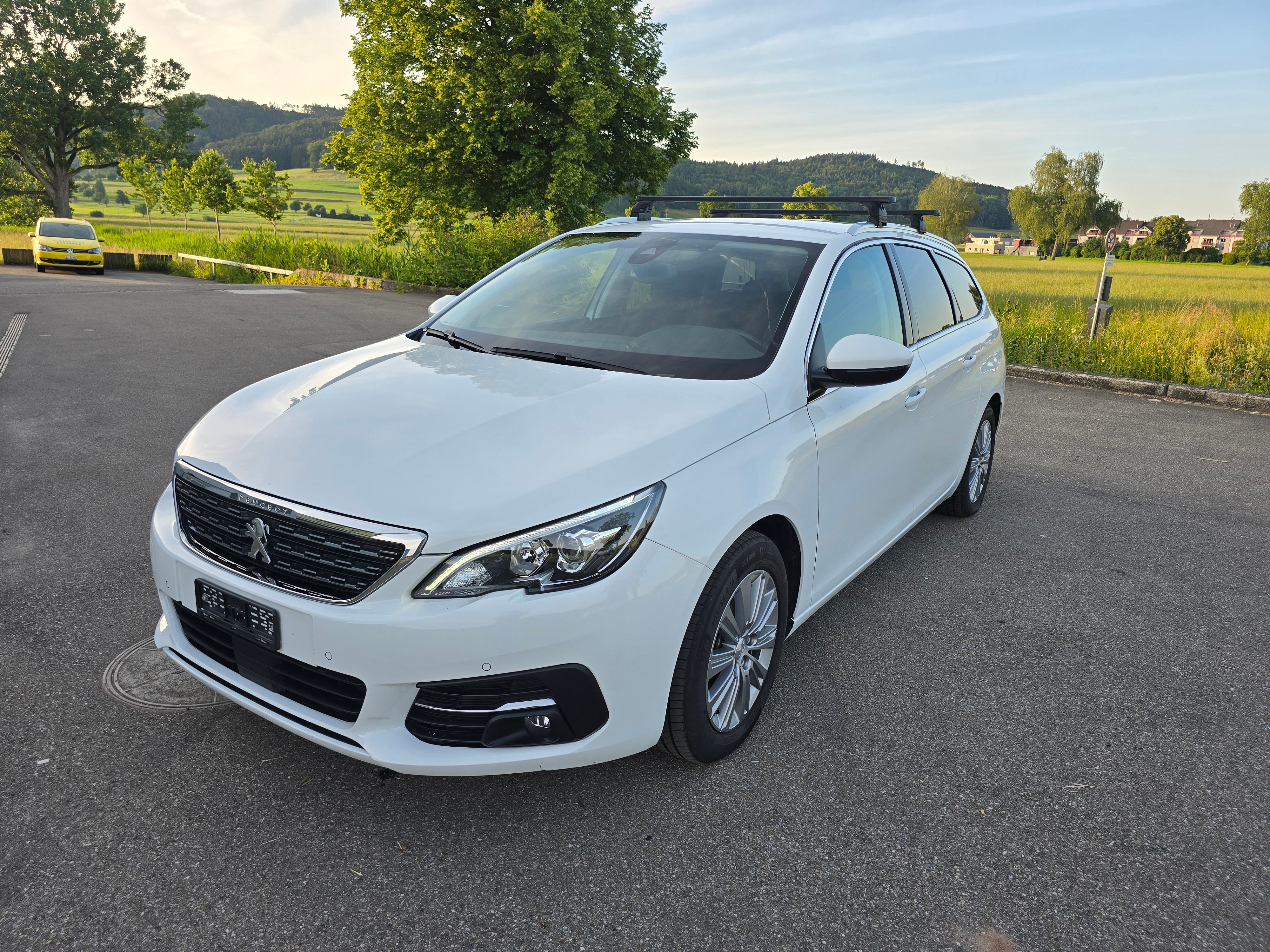 PEUGEOT 308 SW 1.5 BlueHDI Allure Pack EAT8*TOP-ZUSTAND*Frisch ab MF*Automatische Distanzregelung ACC*Anhängerkupplung*Mit Garan