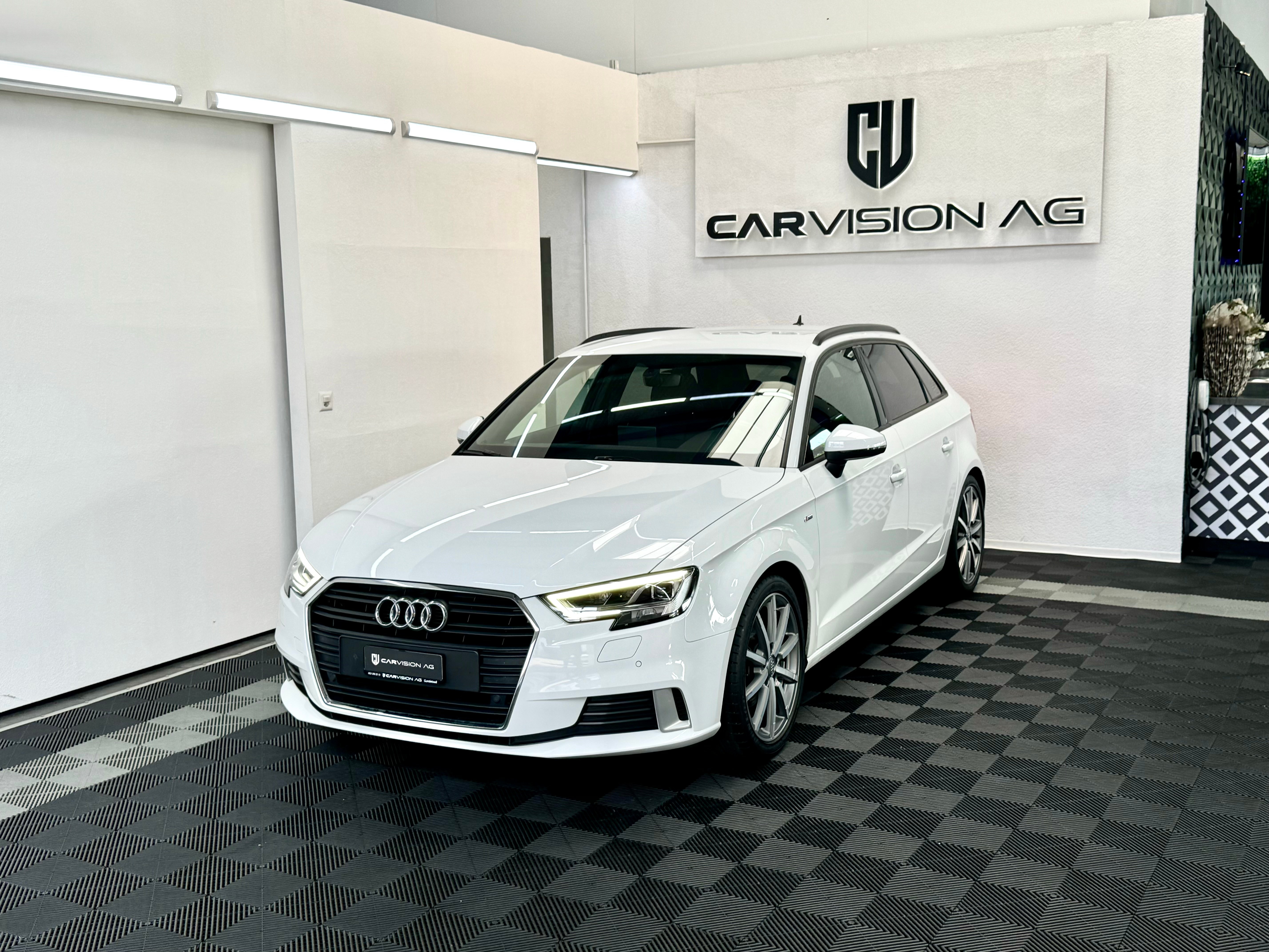 AUDI A3 Sportback 35 TFSI Sport * S-Line *