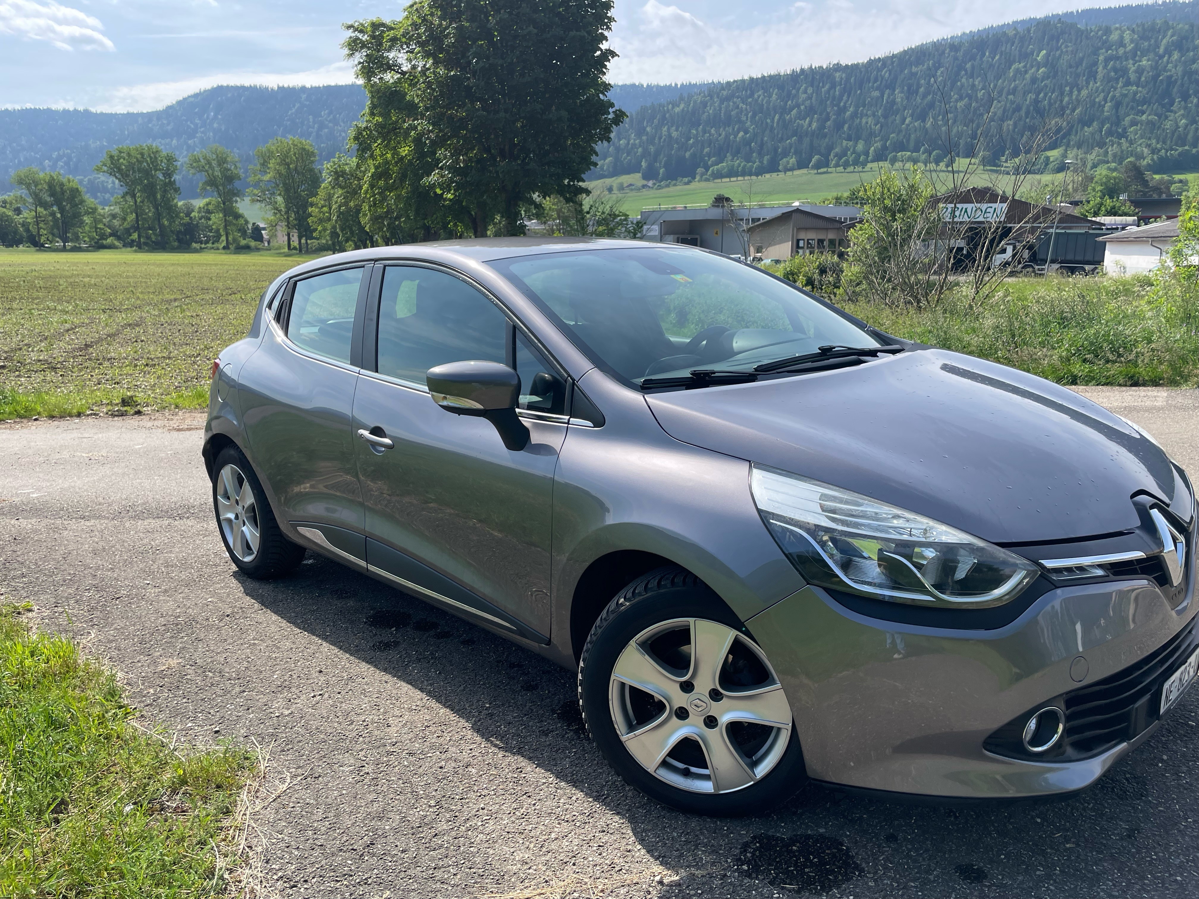 RENAULT Clio 0.9 12V Swiss Edition