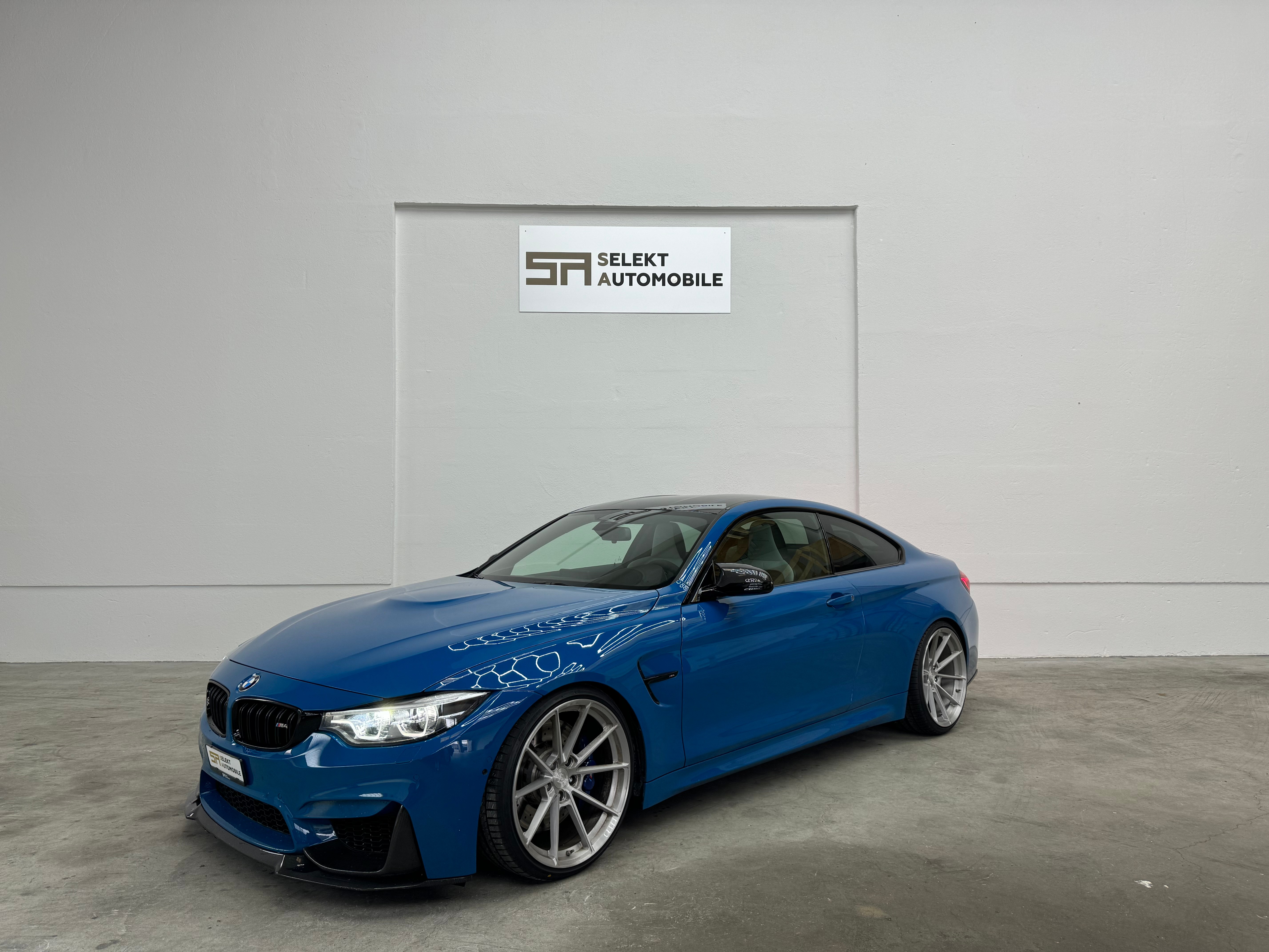 BMW M4 Coupé Heritage 1/750 Limited Edition Seca Laguna Blau DKG