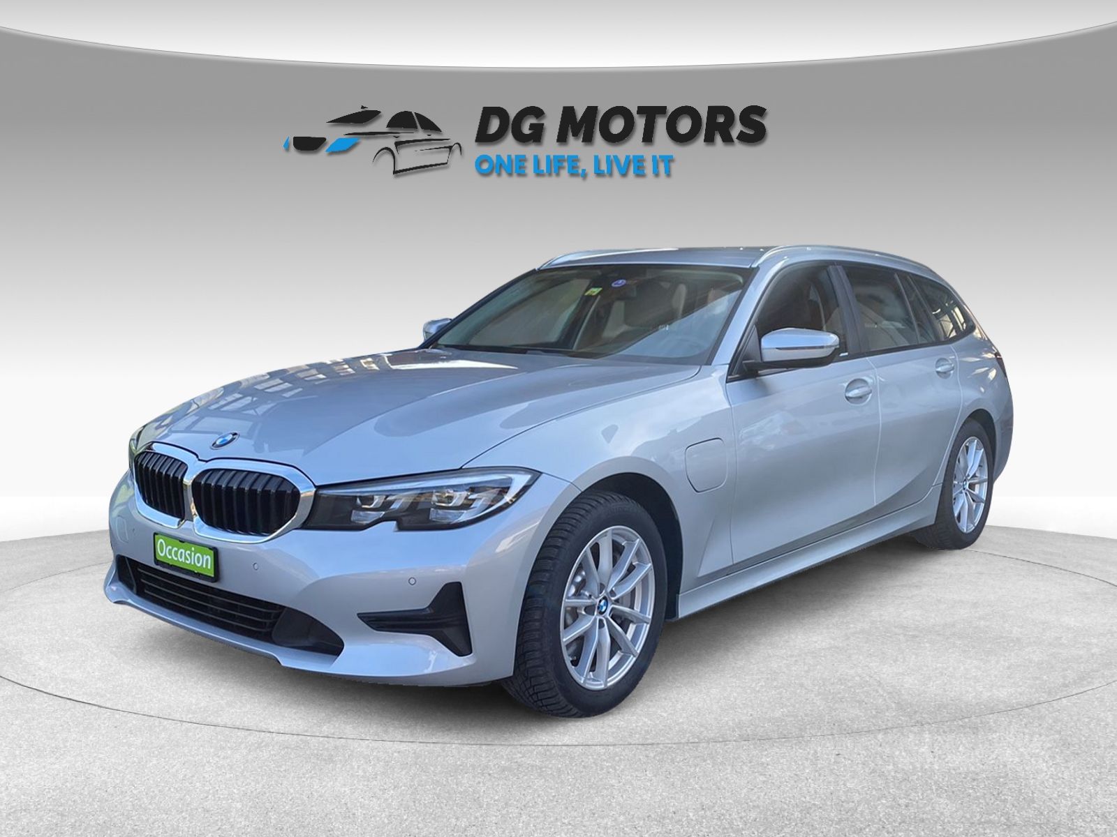 BMW 330e x DriveTouring Steptronic