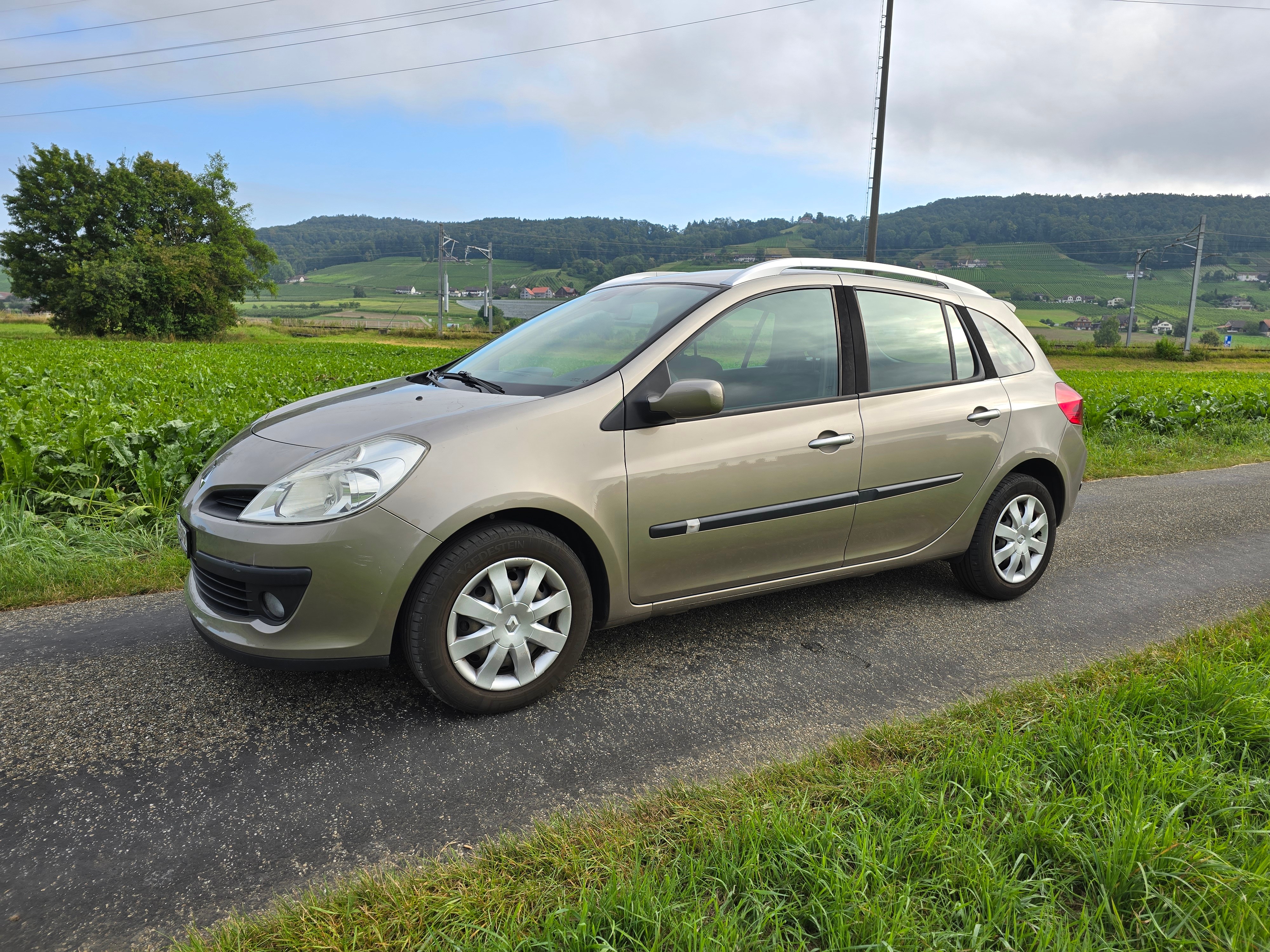 RENAULT Clio Grandtour 1.6 16V Dynamique Automatic