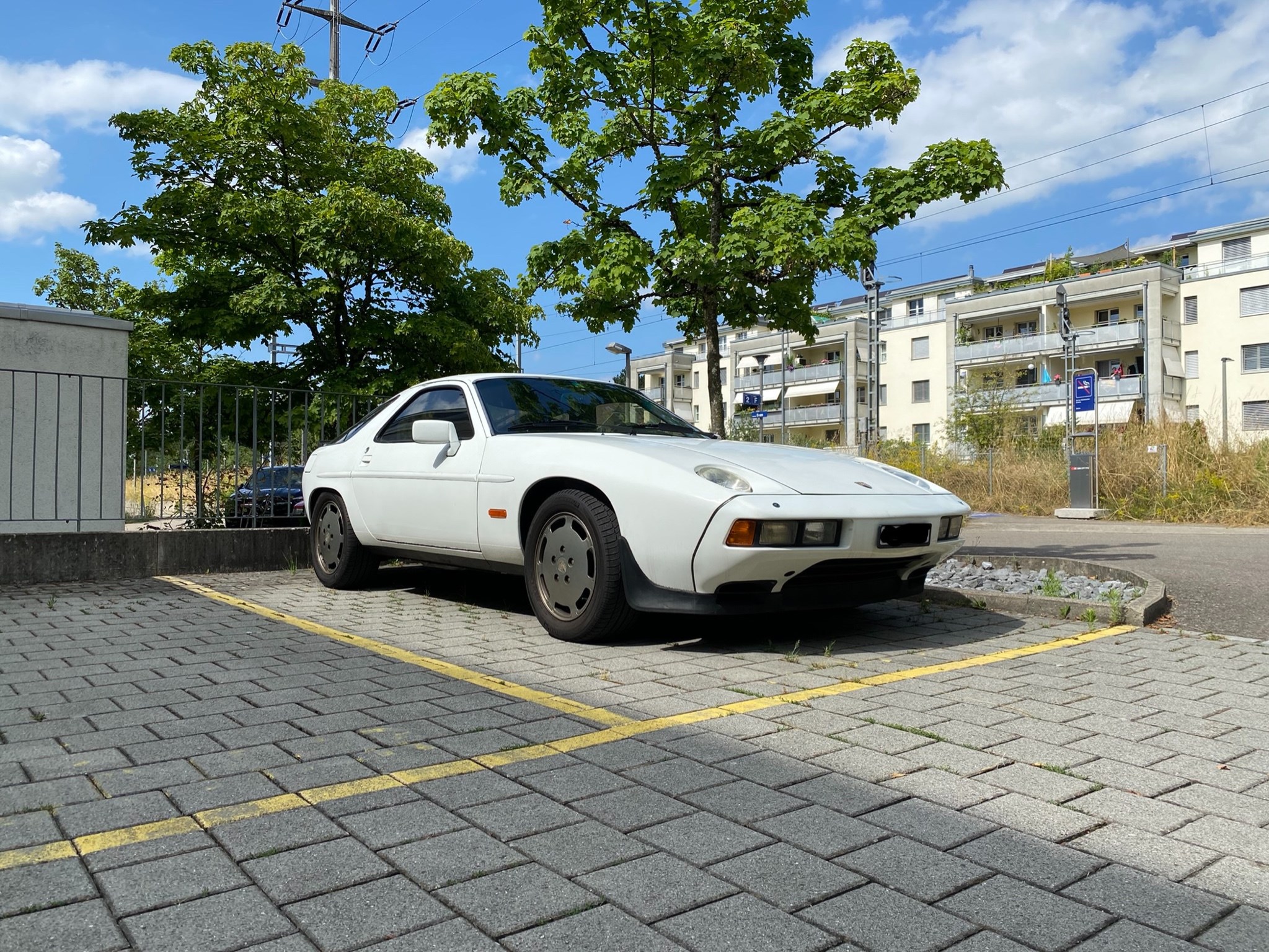 PORSCHE 928 S