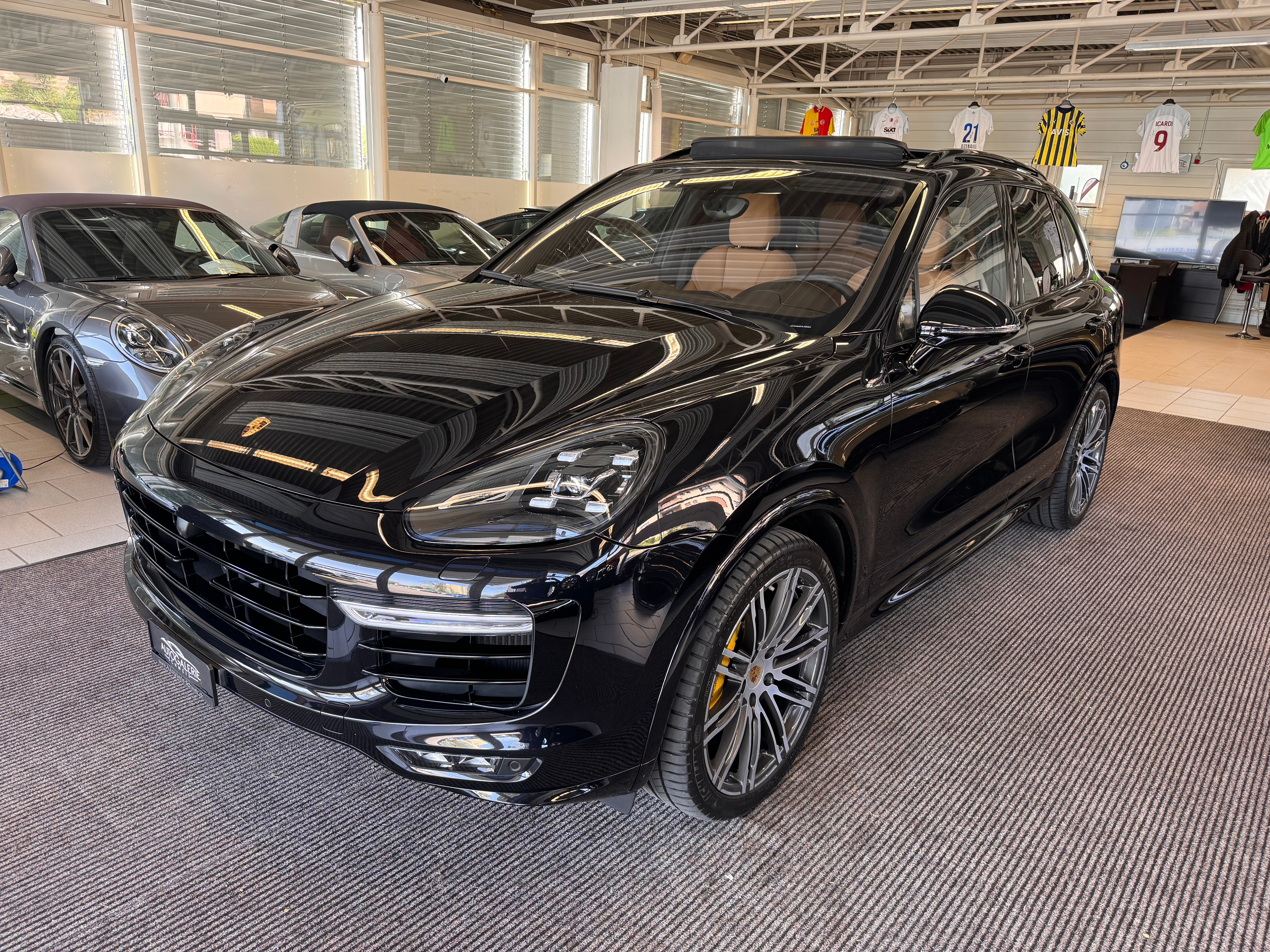 PORSCHE Cayenne Turbo S | CH Swiss | Leder Espresso-Cognac | Pano | DAB | 360 Kamera |