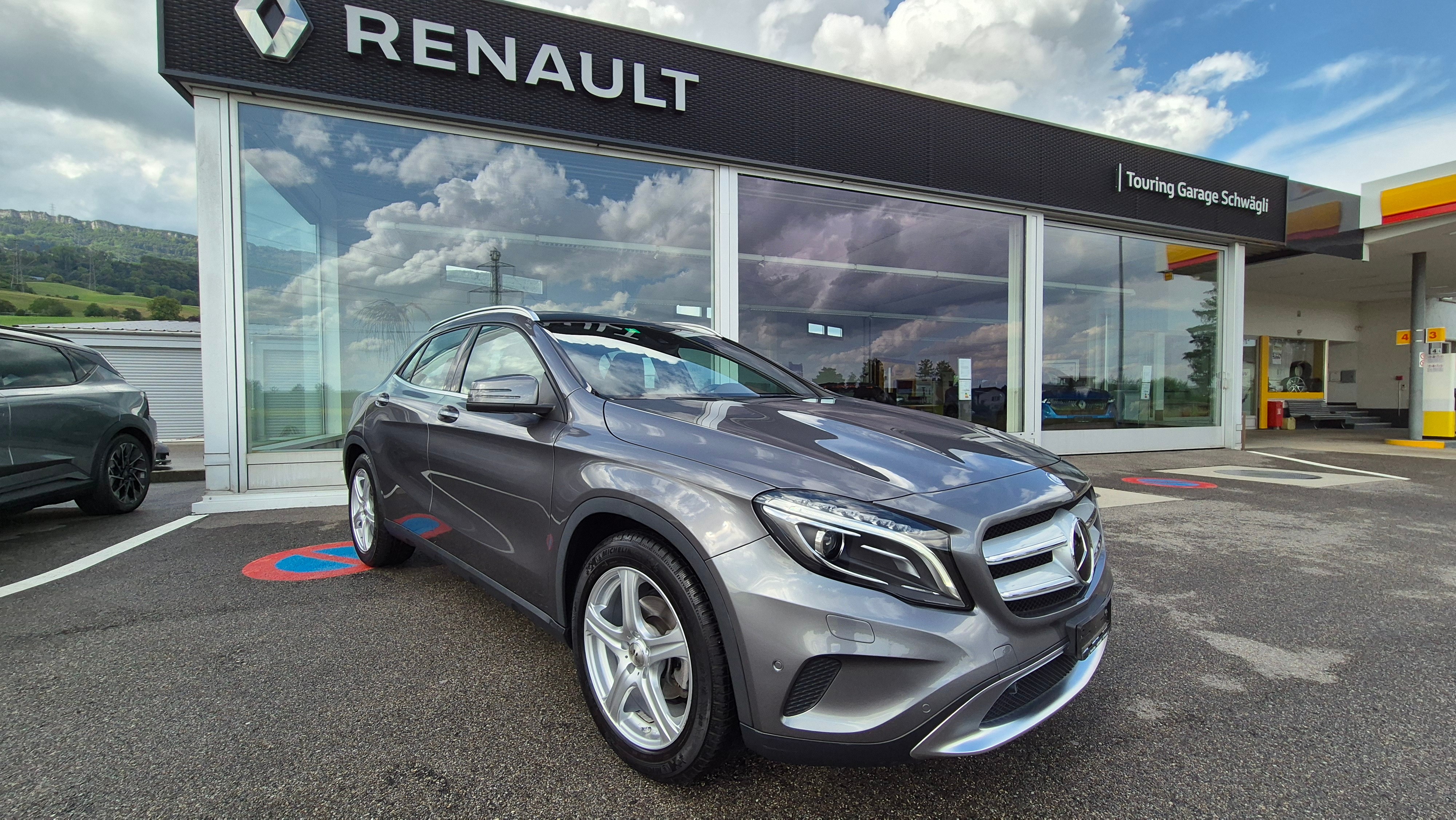 MERCEDES-BENZ GLA 200