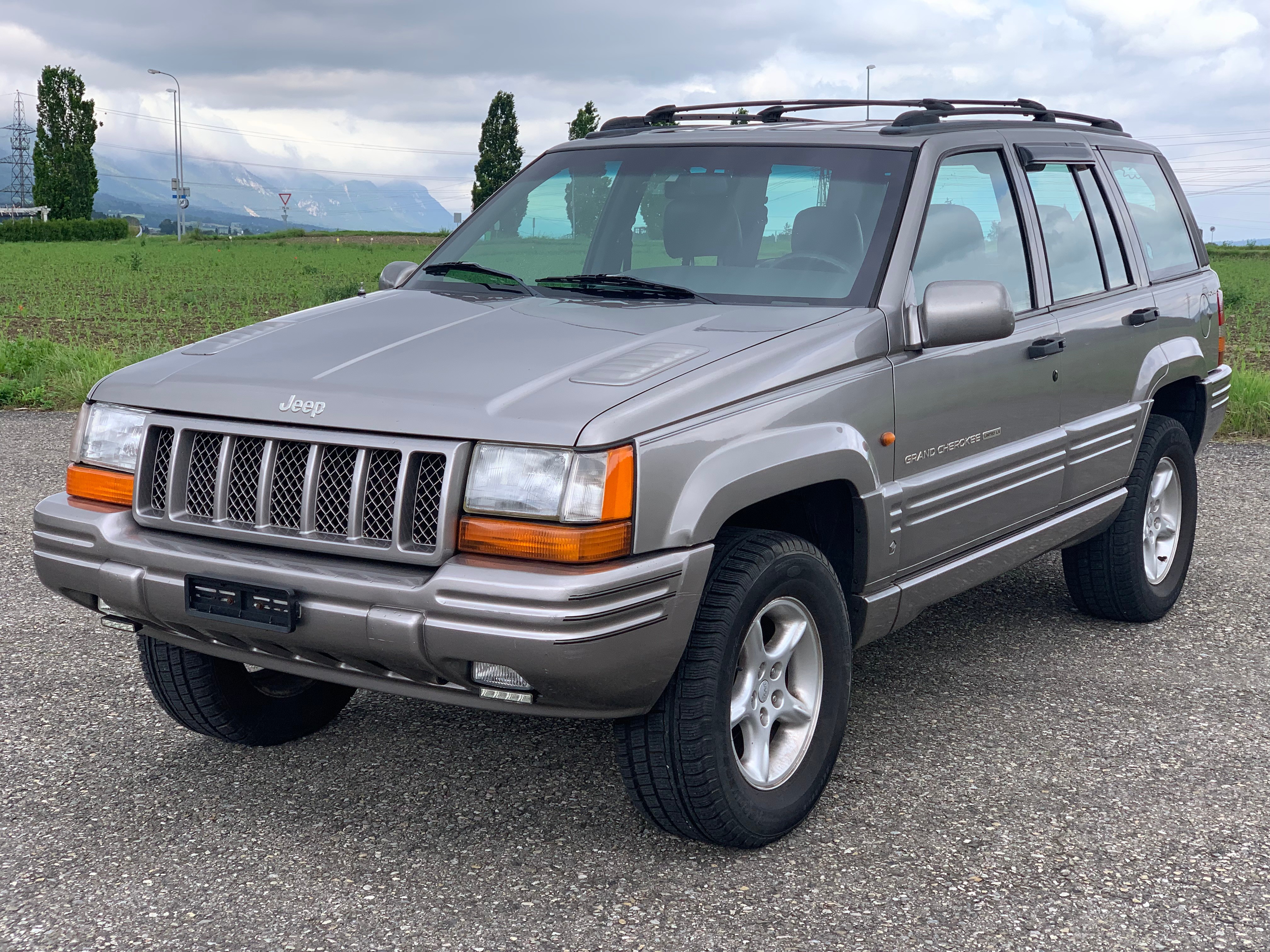 JEEP Grand Cherokee 5.9 Limited LX Automatic