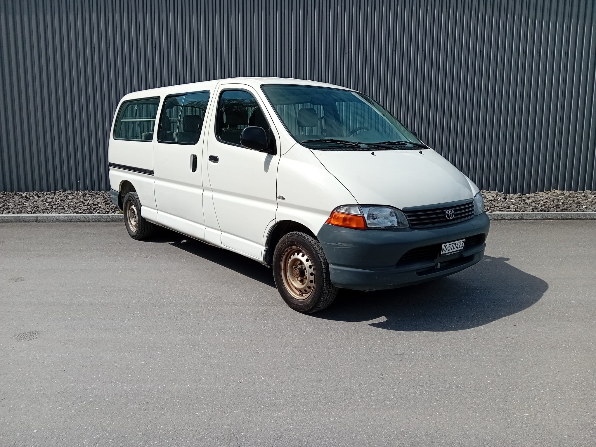 TOYOTA Hiace D-4D LWB Kombi