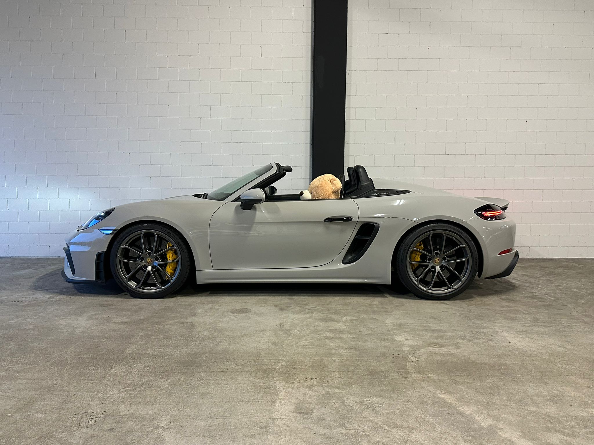 PORSCHE 718 Boxster Spyder Traumausstattung