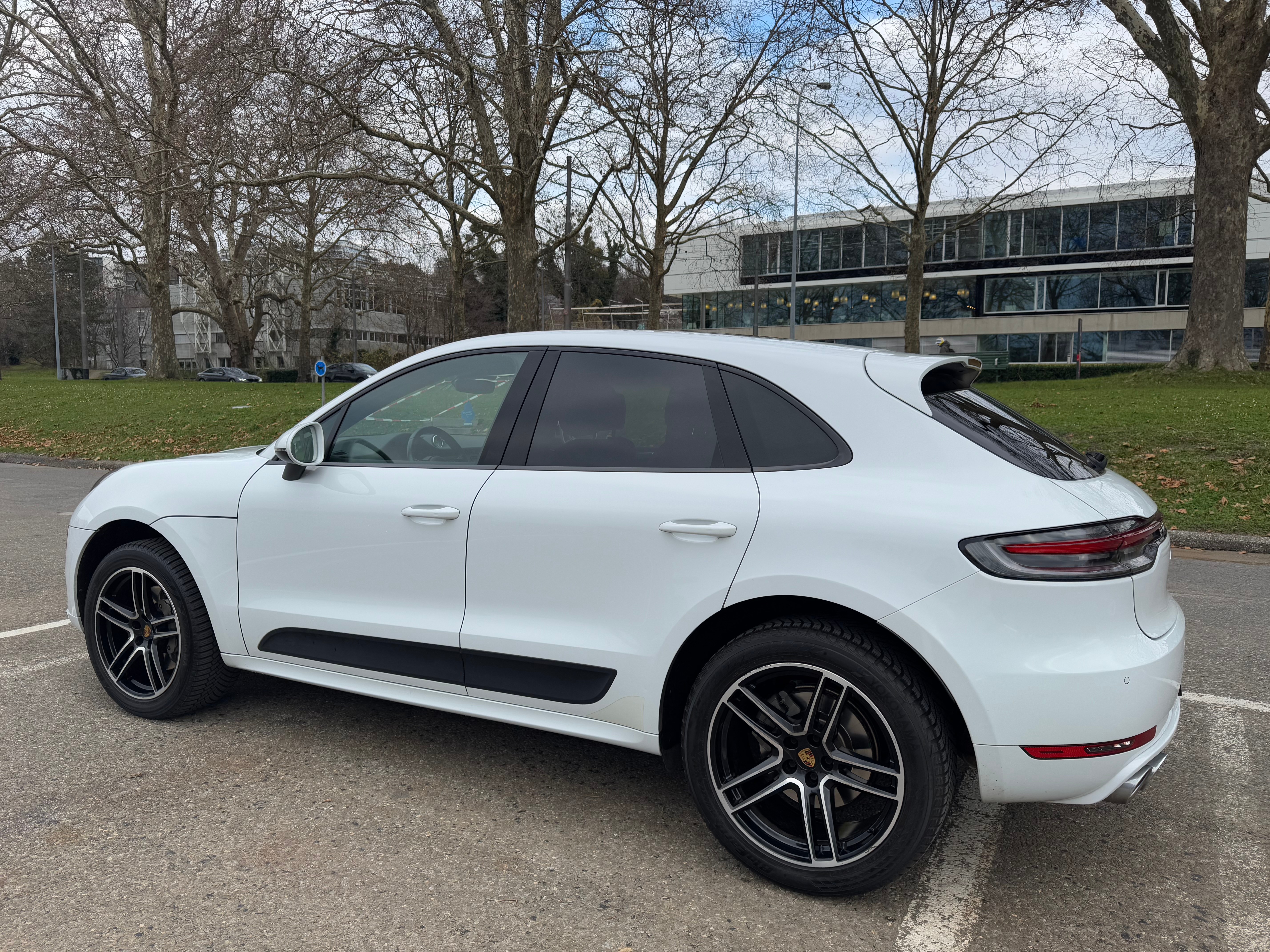 PORSCHE Porsche Macan S PDK toutes options, 4x4, véhicule Suisse, non accidenté, services Porsche, 4 pneus hiver & 4 pneus été.