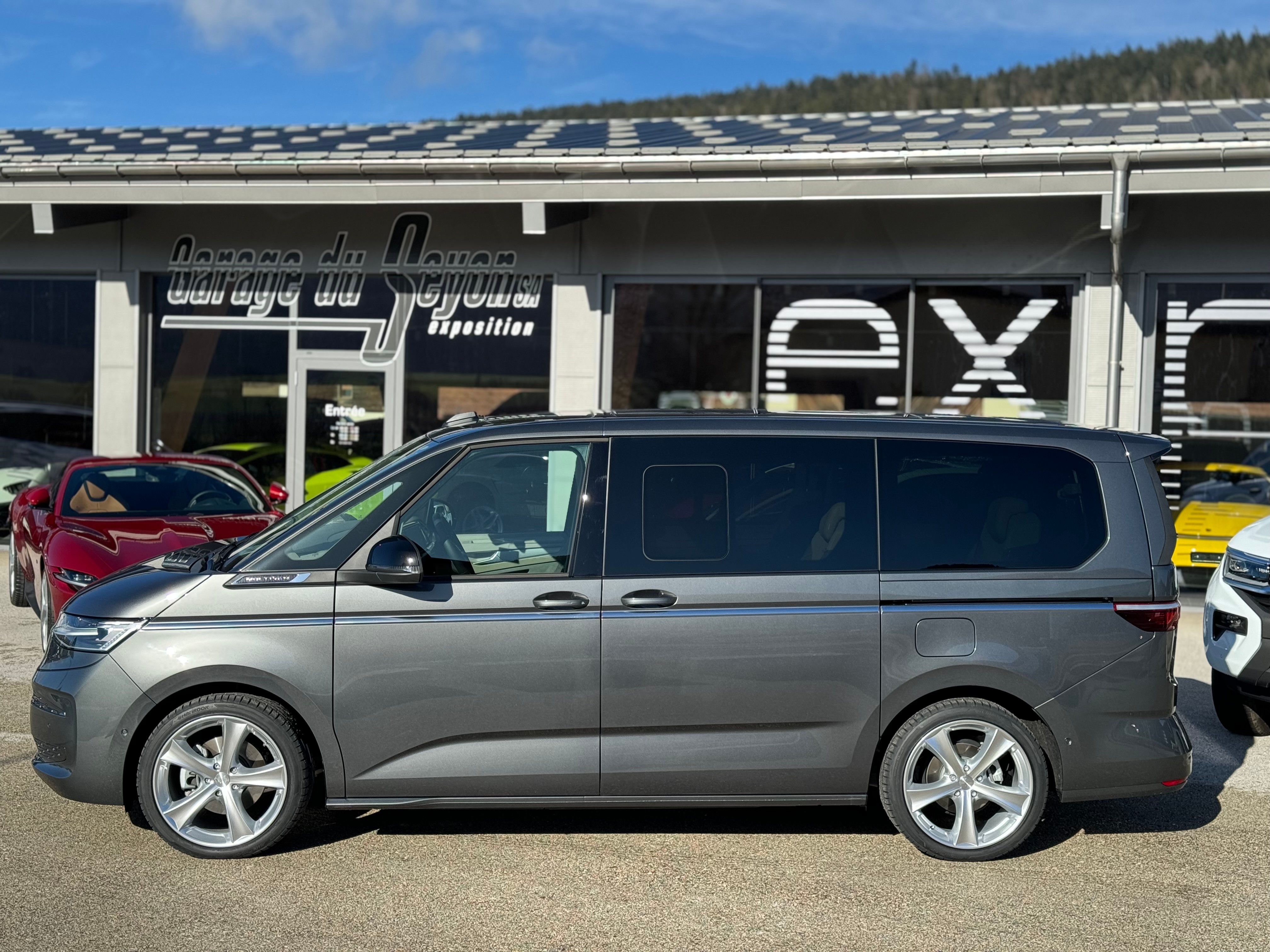 VW T7 Multivan 2.0 TSI Style Liberty DSG Lang