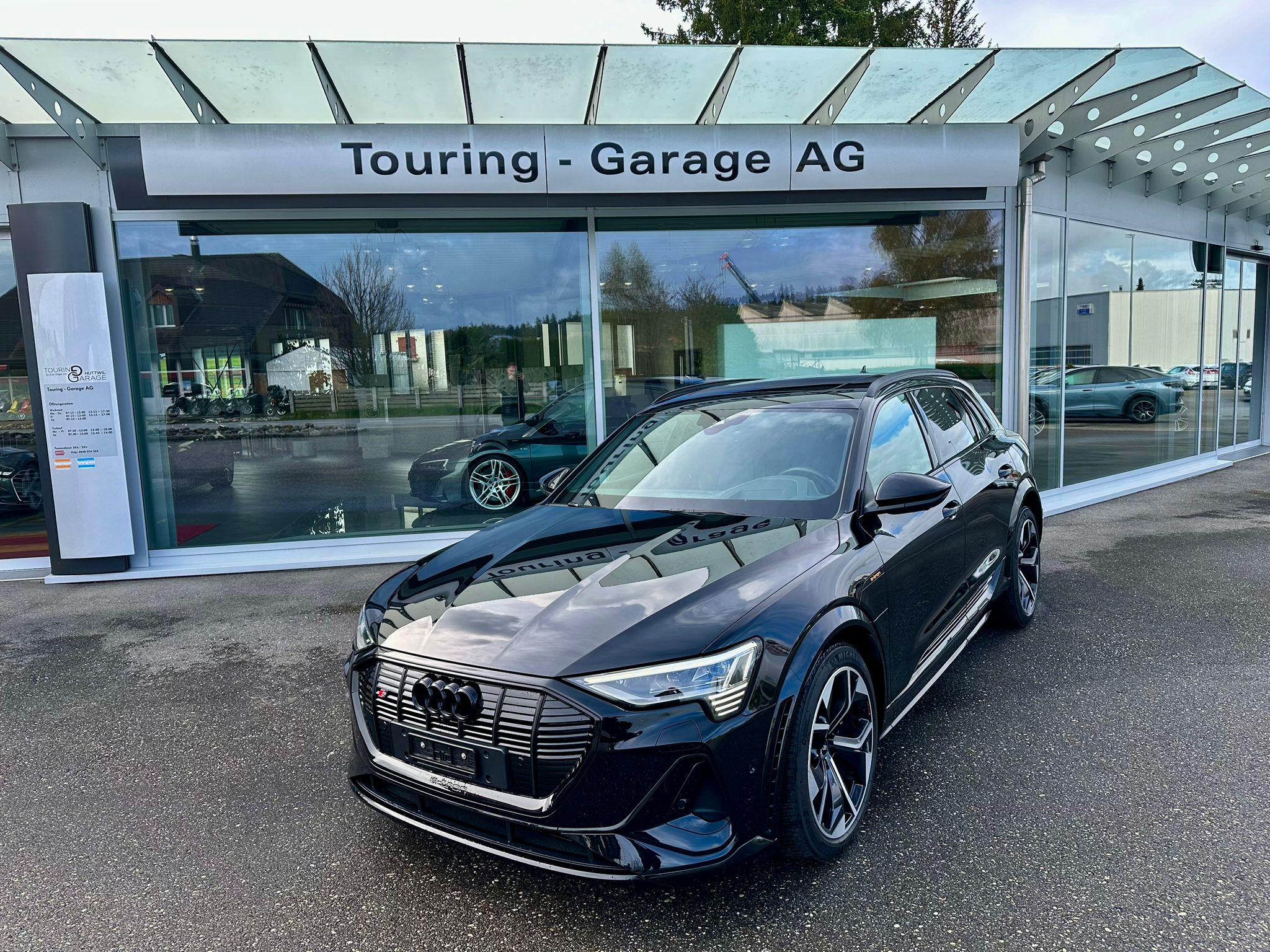 AUDI e-tron S quattro