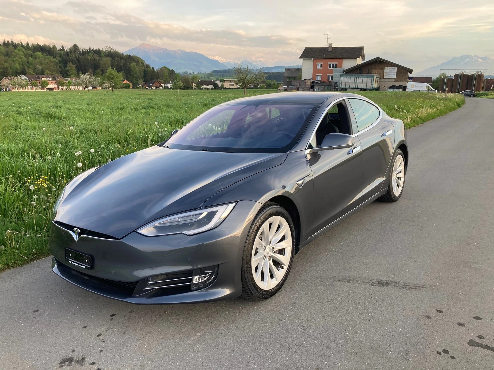 TESLA Model S 75 D