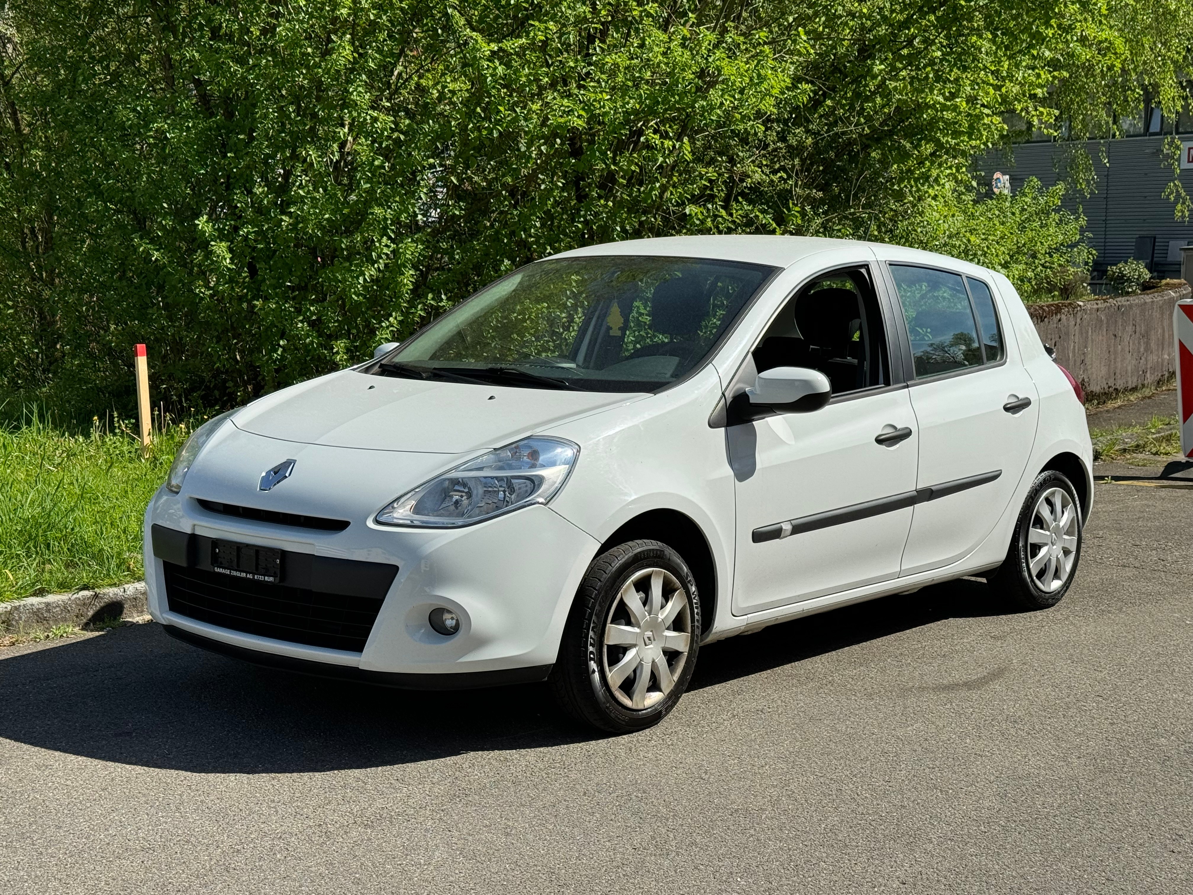 RENAULT Clio 1.2 16V Expression