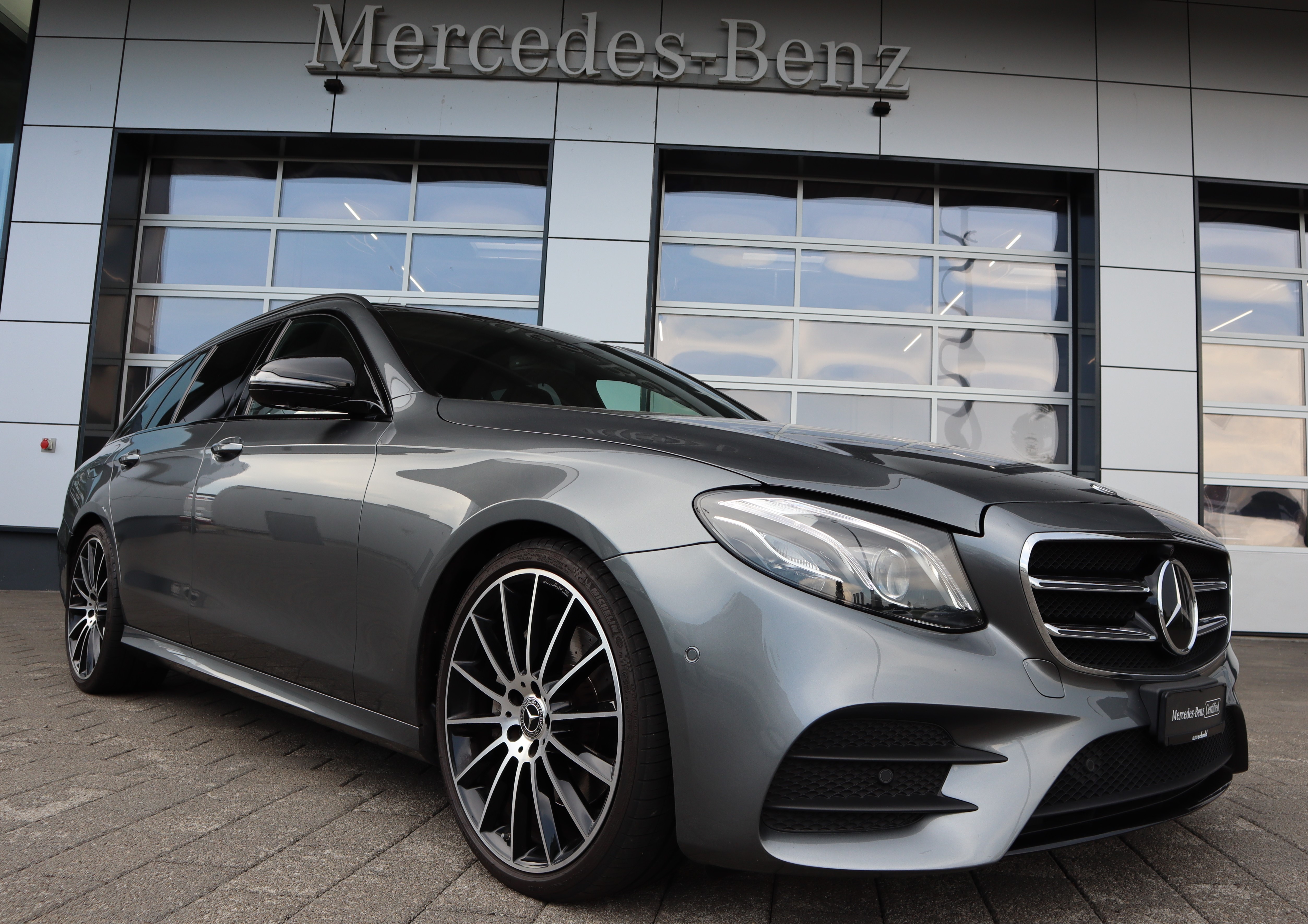 MERCEDES-BENZ E 220 d Swiss Star AMG Line 4Matic 9G-Tronic