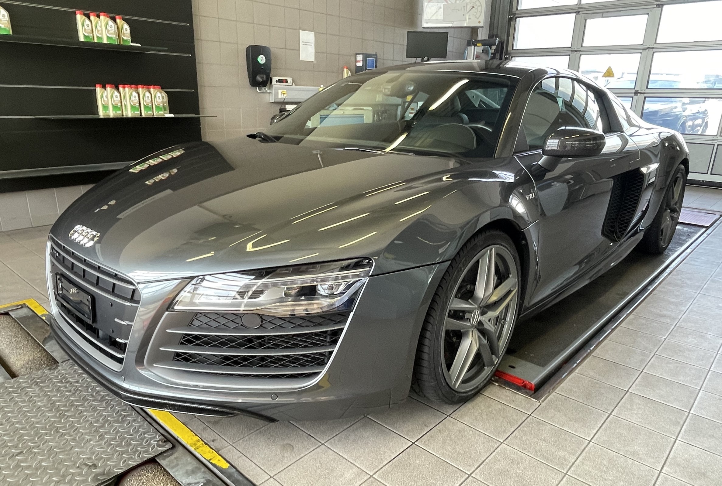 AUDI R8 plus Coupé 5.2 manuell