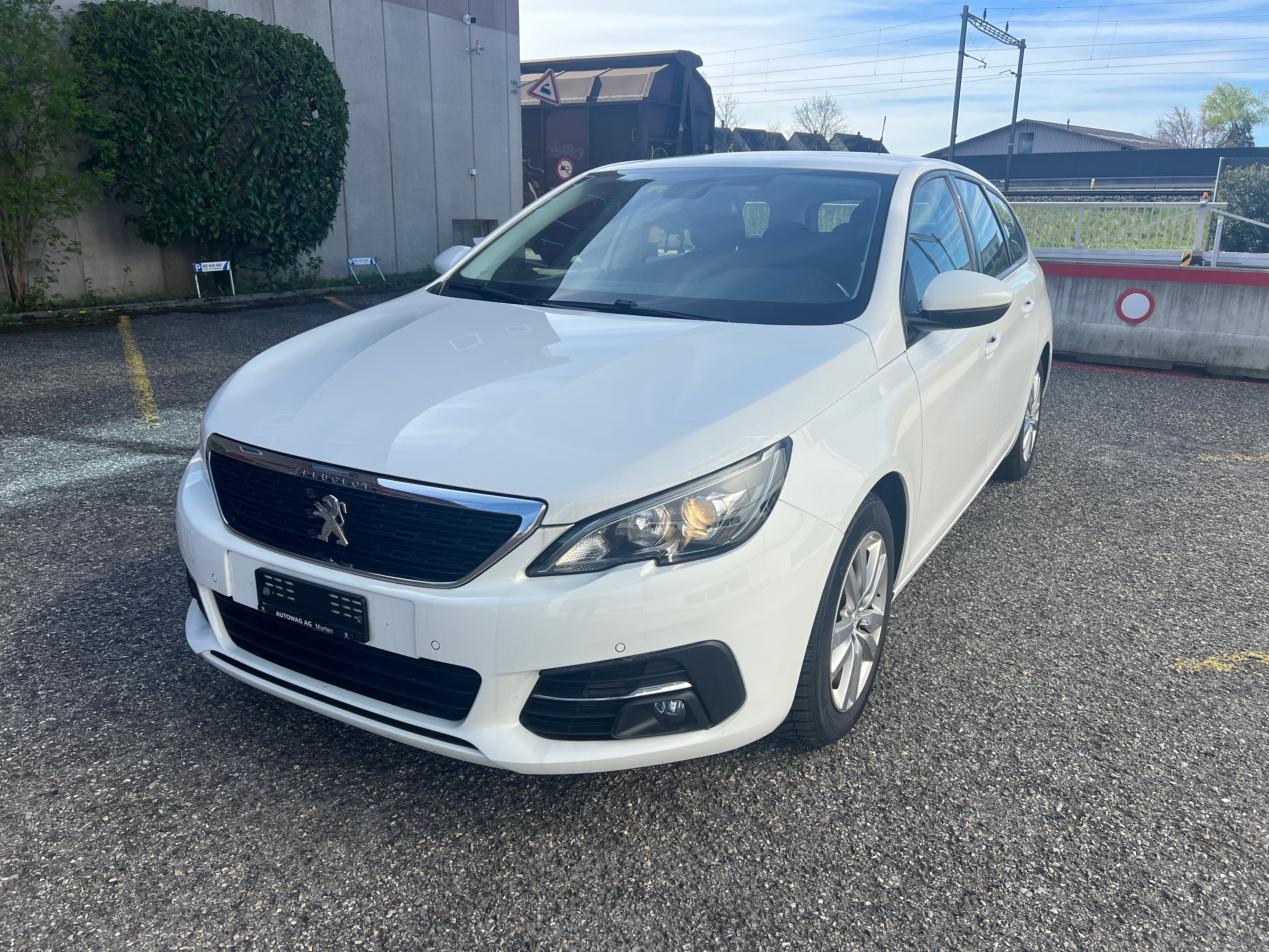 PEUGEOT 308 SW 1.6 BlueHDI Business Line EAT6