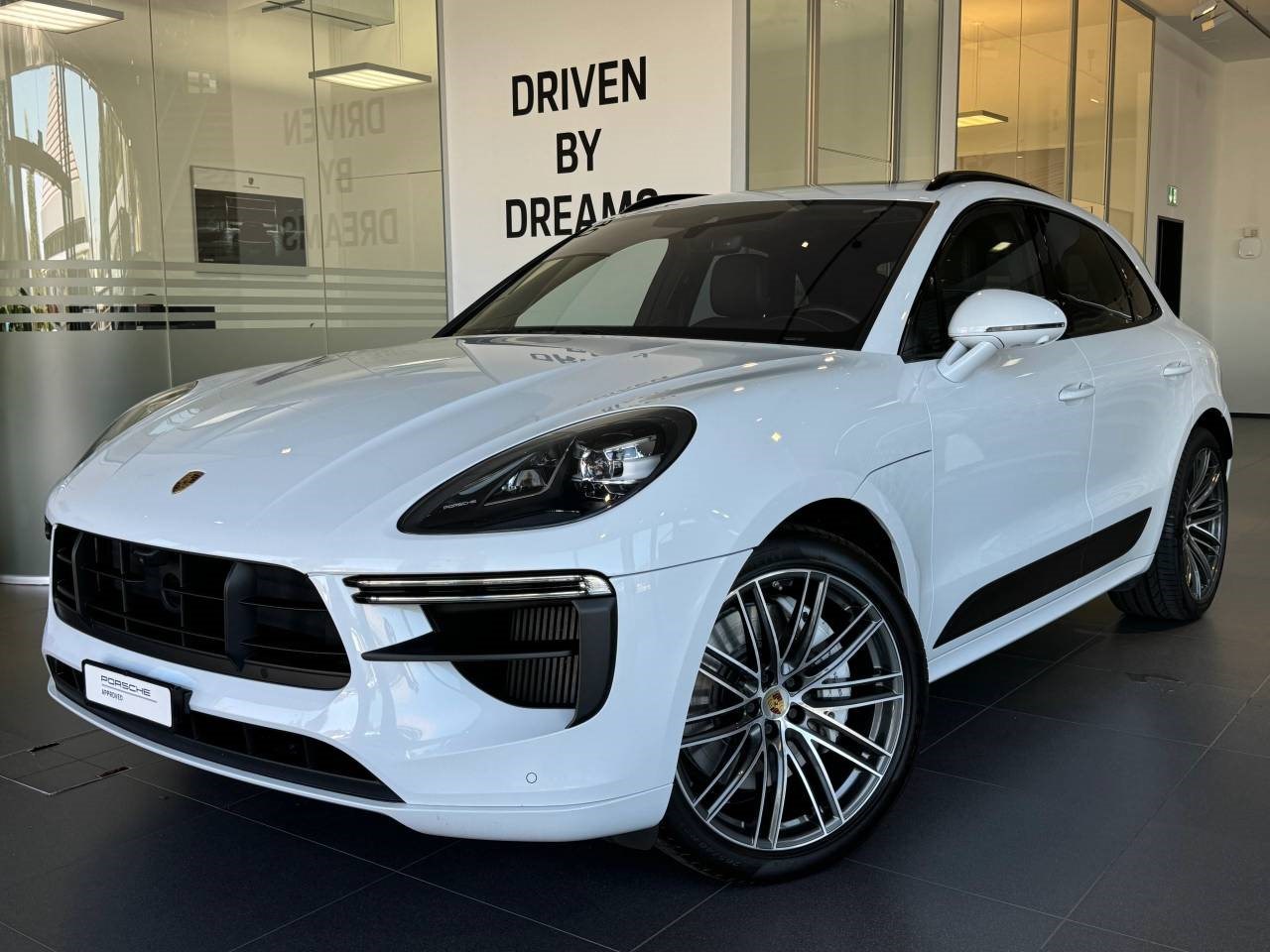 PORSCHE MACAN Turbo