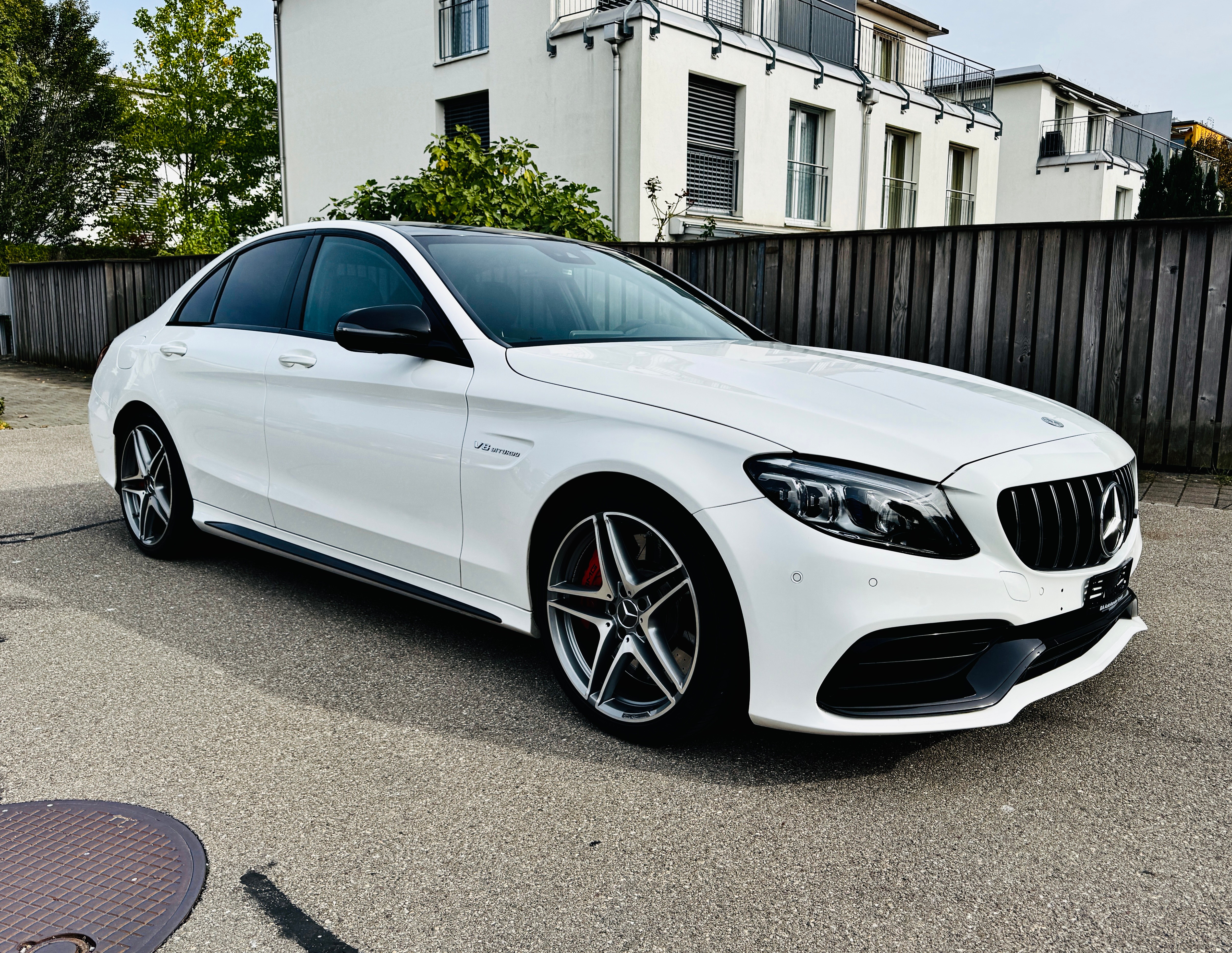 MERCEDES-BENZ C 63 S AMG SPEEDSHIFT*AMG DRIVER`S PACKAGE*AMG PERFORMANCE ABGASANLAGE*EL PANORAMA-GLASSCHIEBEDACH*