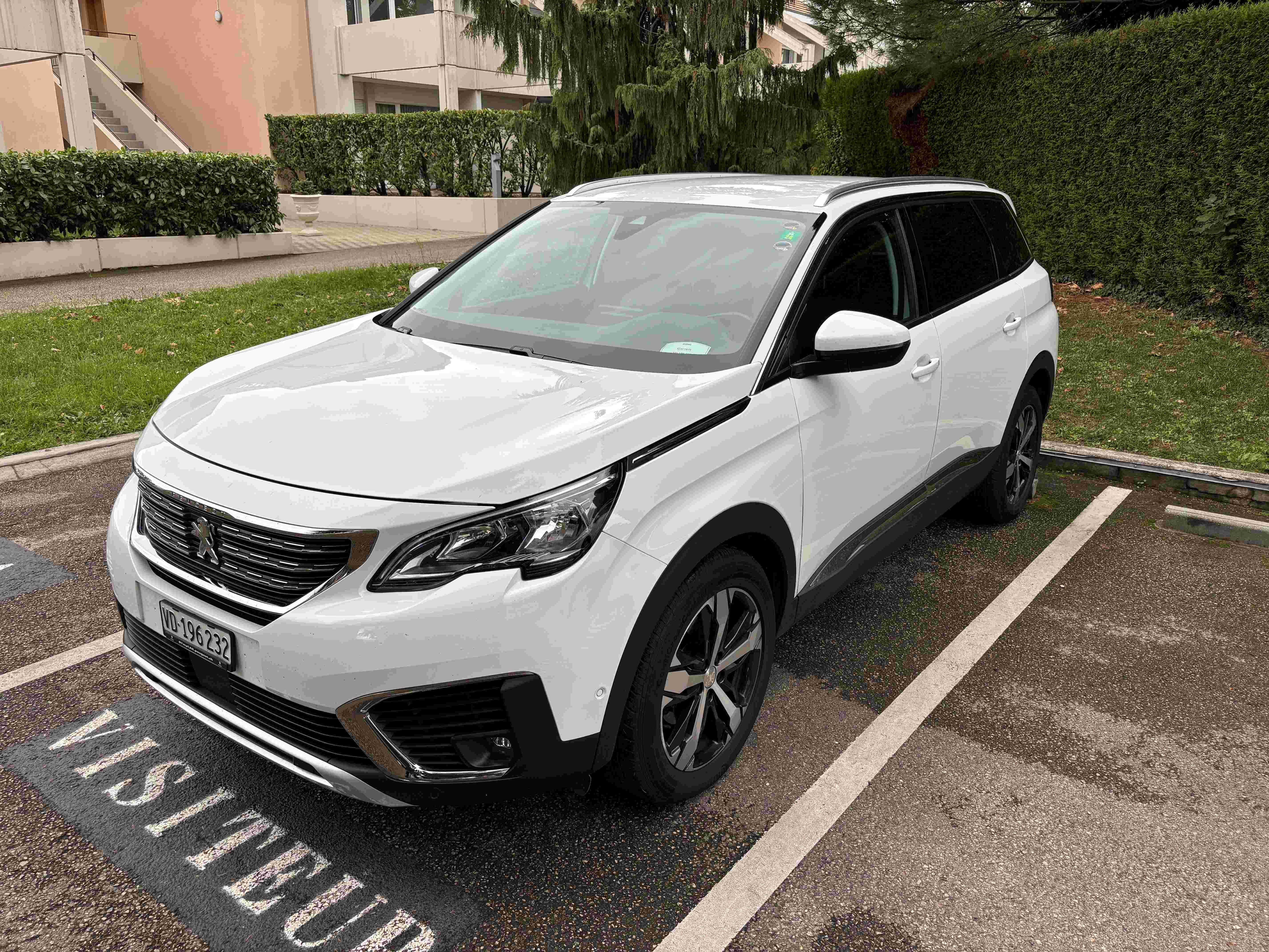 PEUGEOT 5008 1.2 Pure Tech Allure EAT8