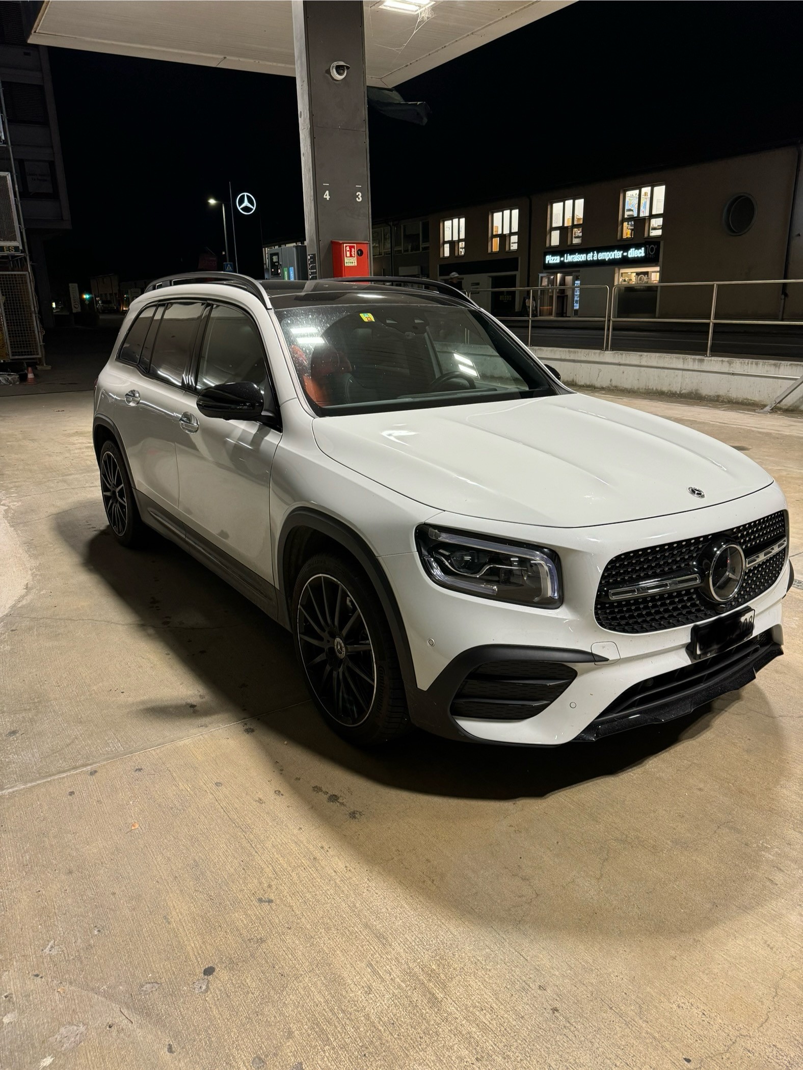 MERCEDES-BENZ GLB 250 AMG Line 4 MATIC 8G-Tronic