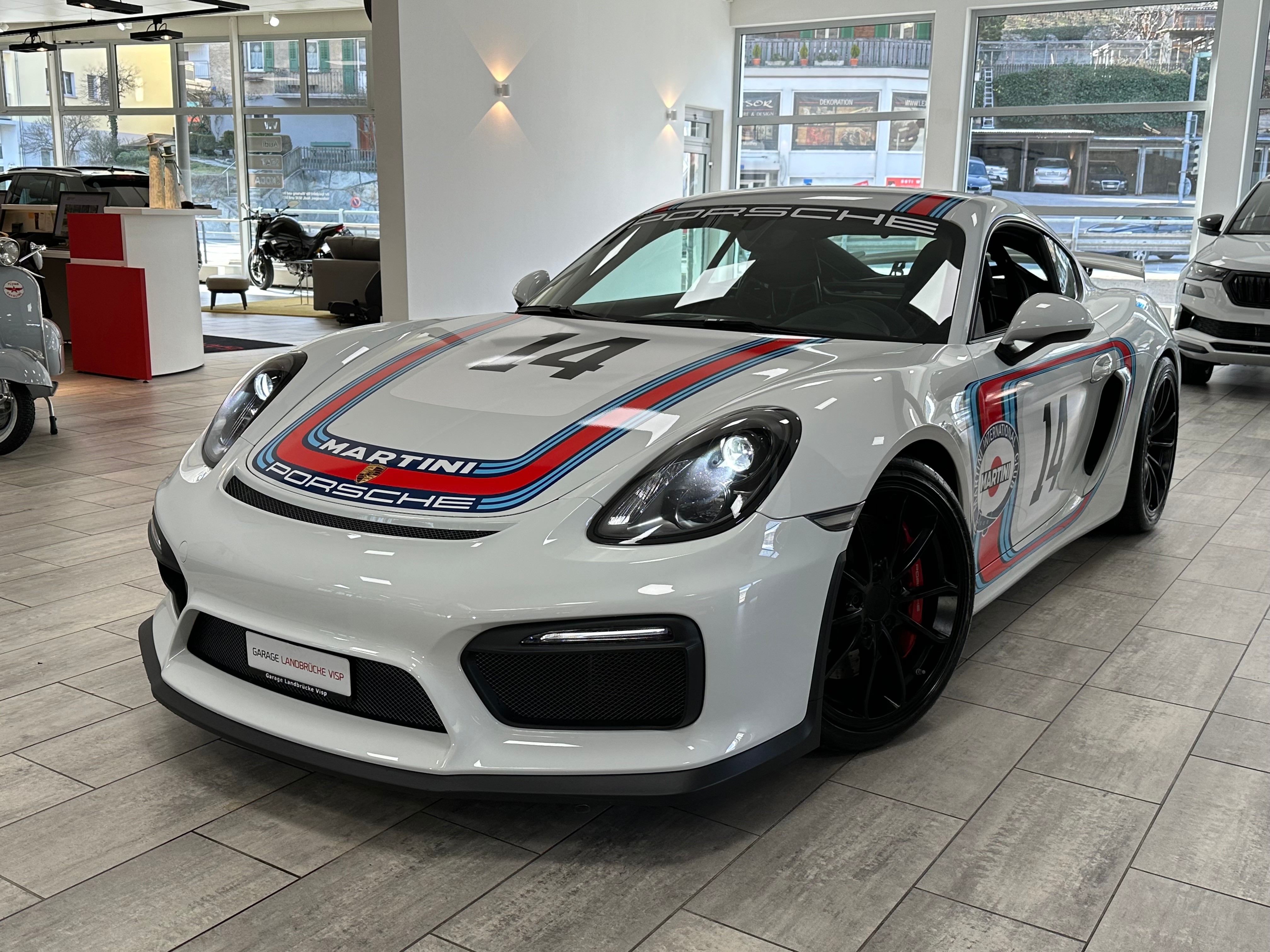 PORSCHE Cayman GT4