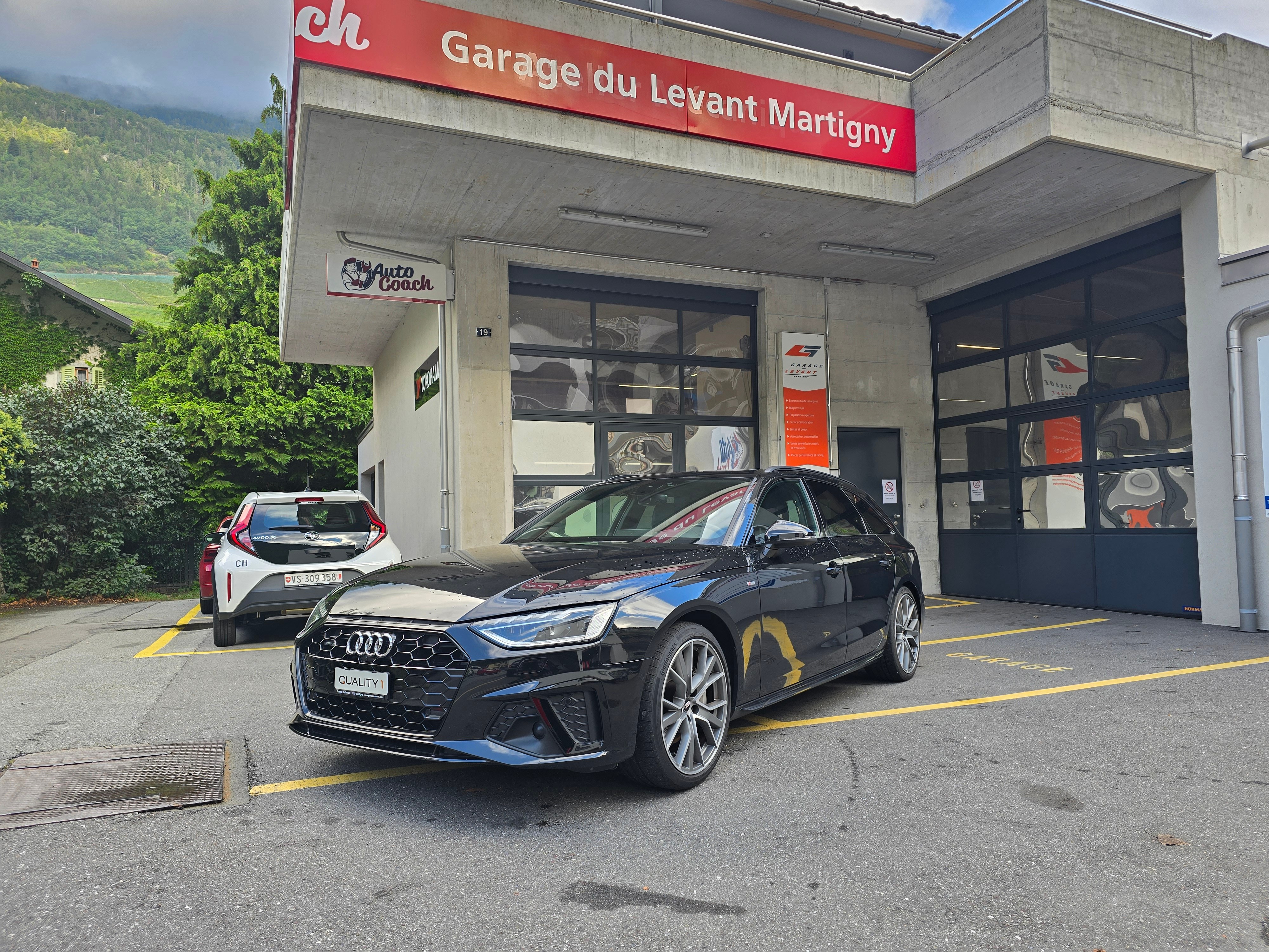 AUDI A4 Avant 40 TDI S line quattro S-tronic